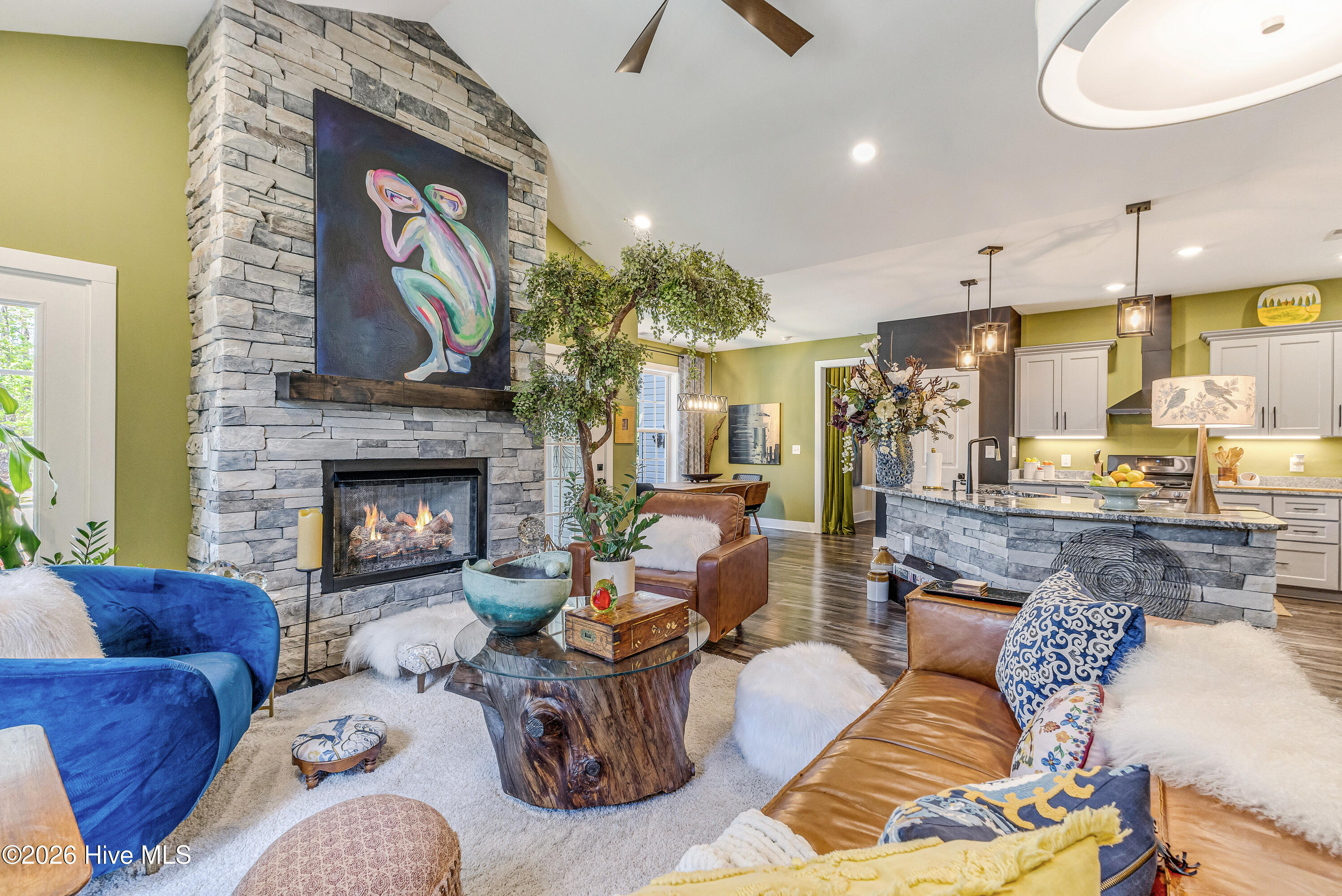 100563377 | Photo 13