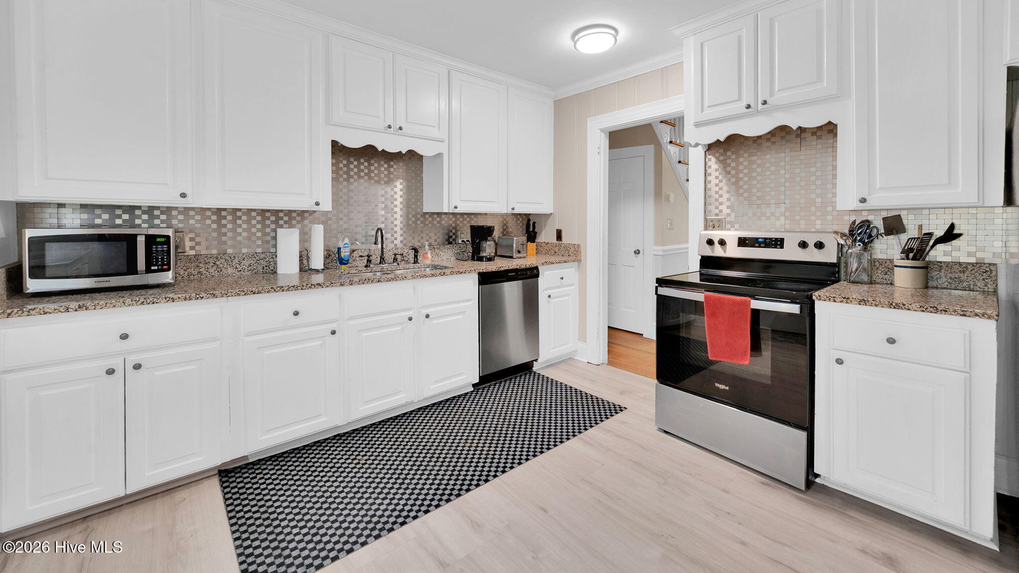 26-web-or-mls-1902 Sherwood Drive-27