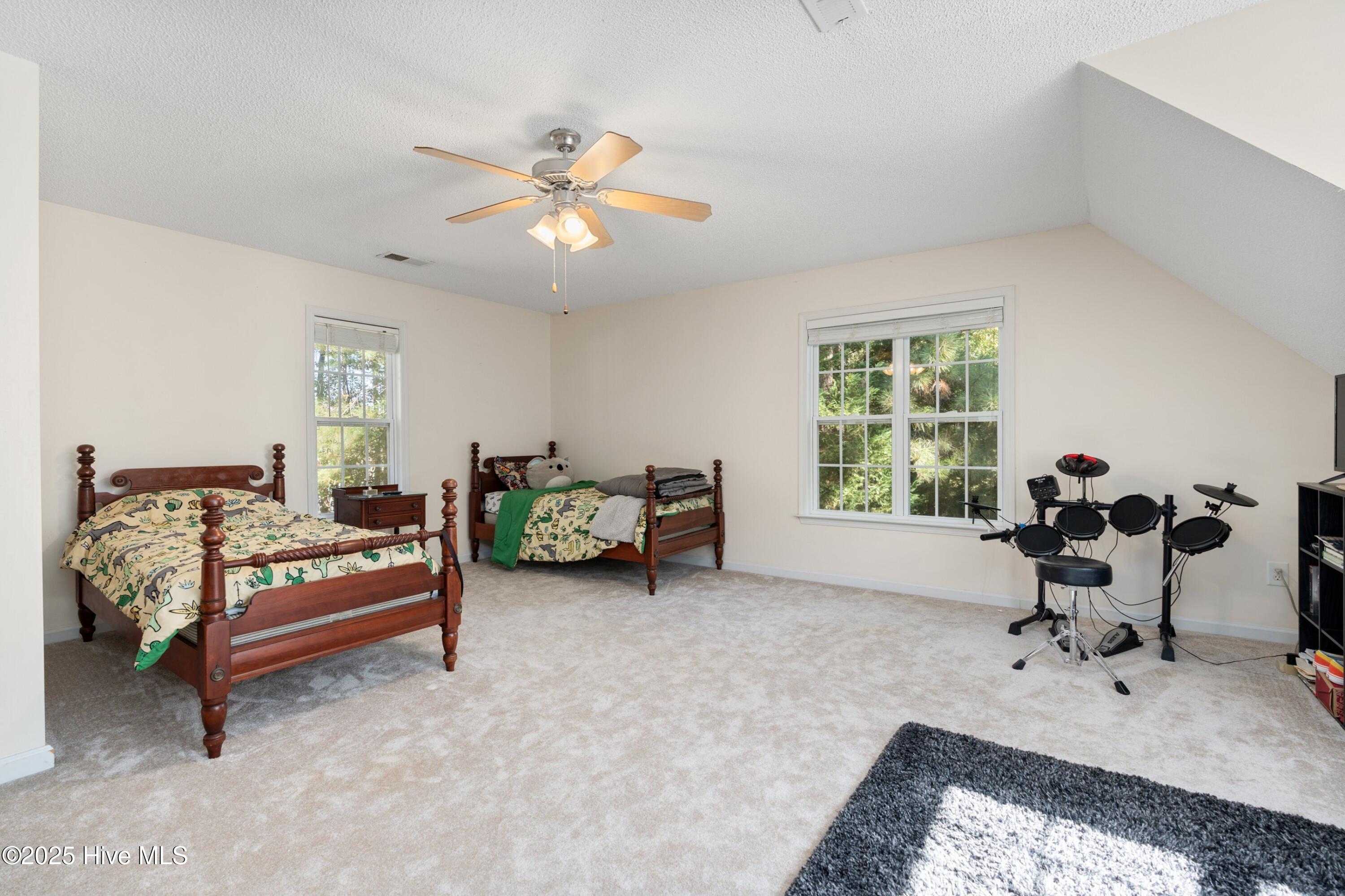 100565121 | Photo 21