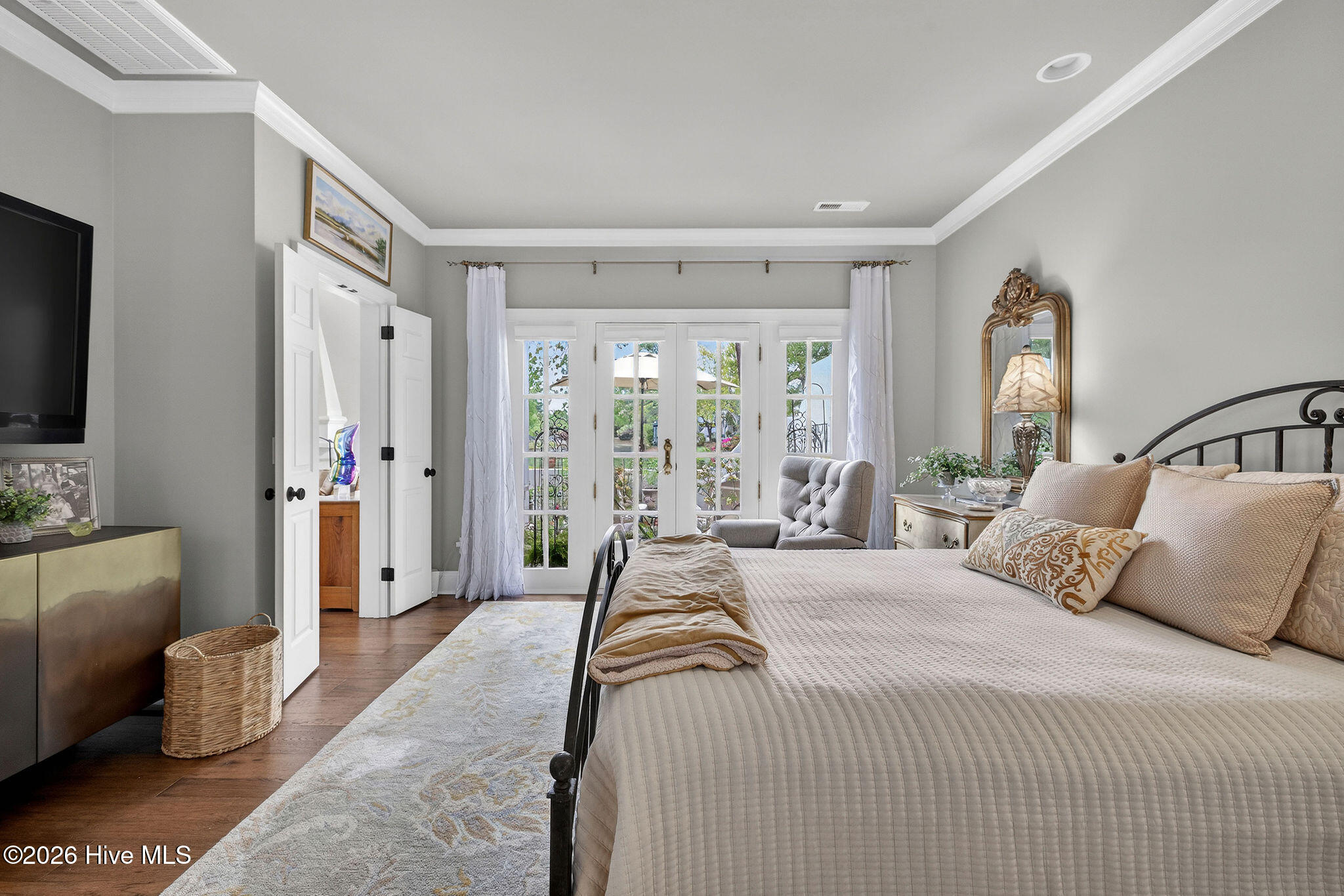 100565960 | Photo 40