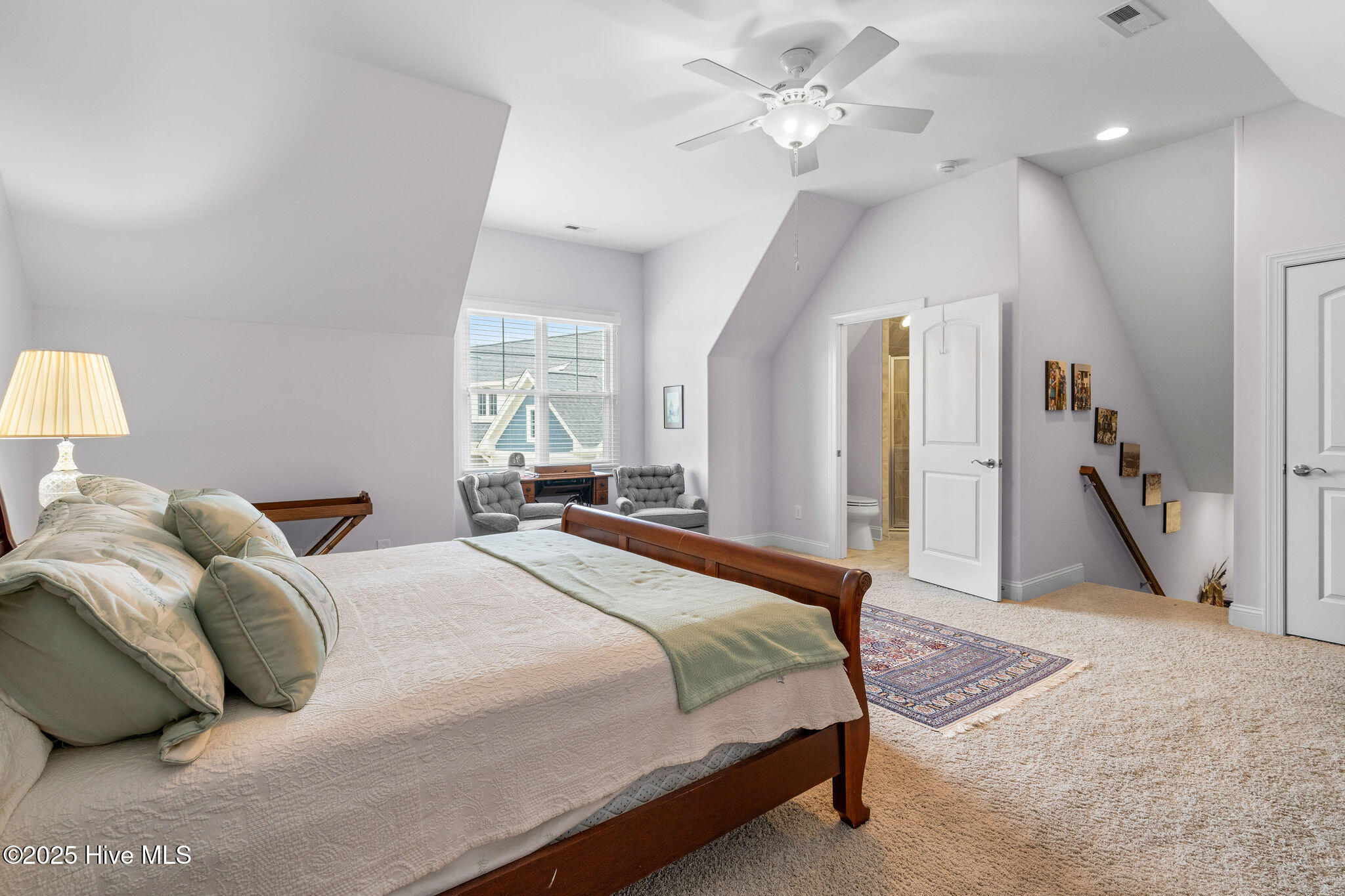 100518693 | Photo 38