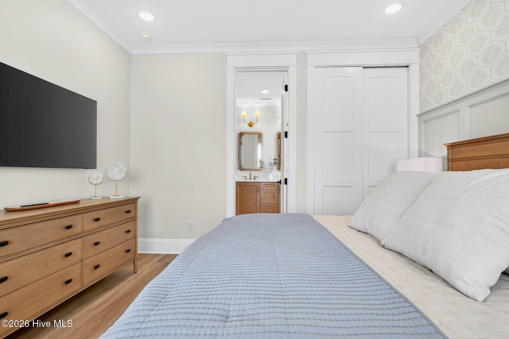 100570262 | Photo 34