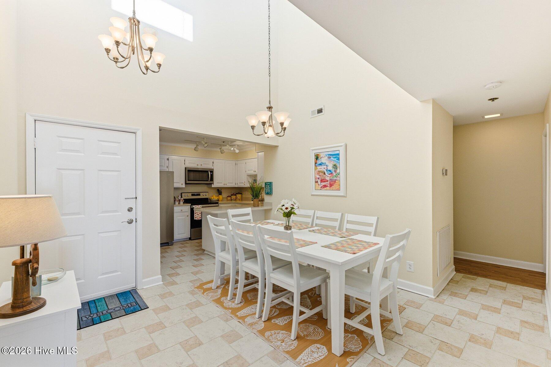 100558003 | Photo 26