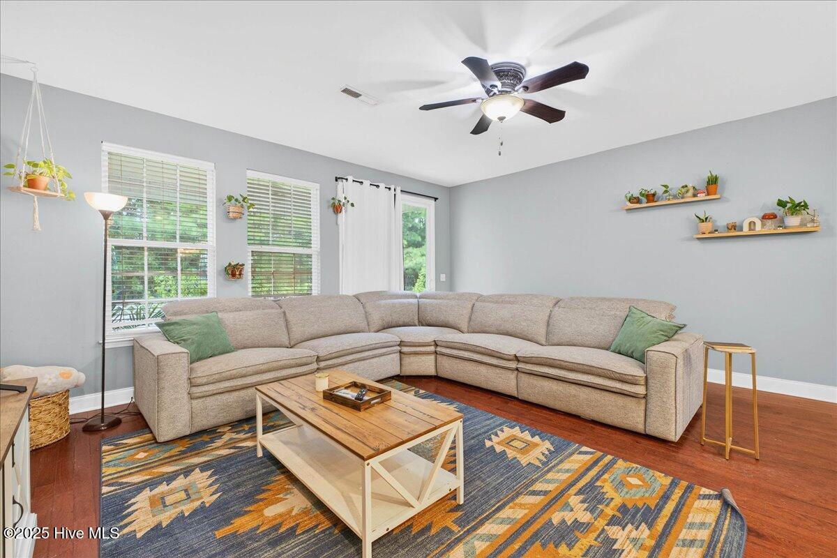 100522769 | Photo 12