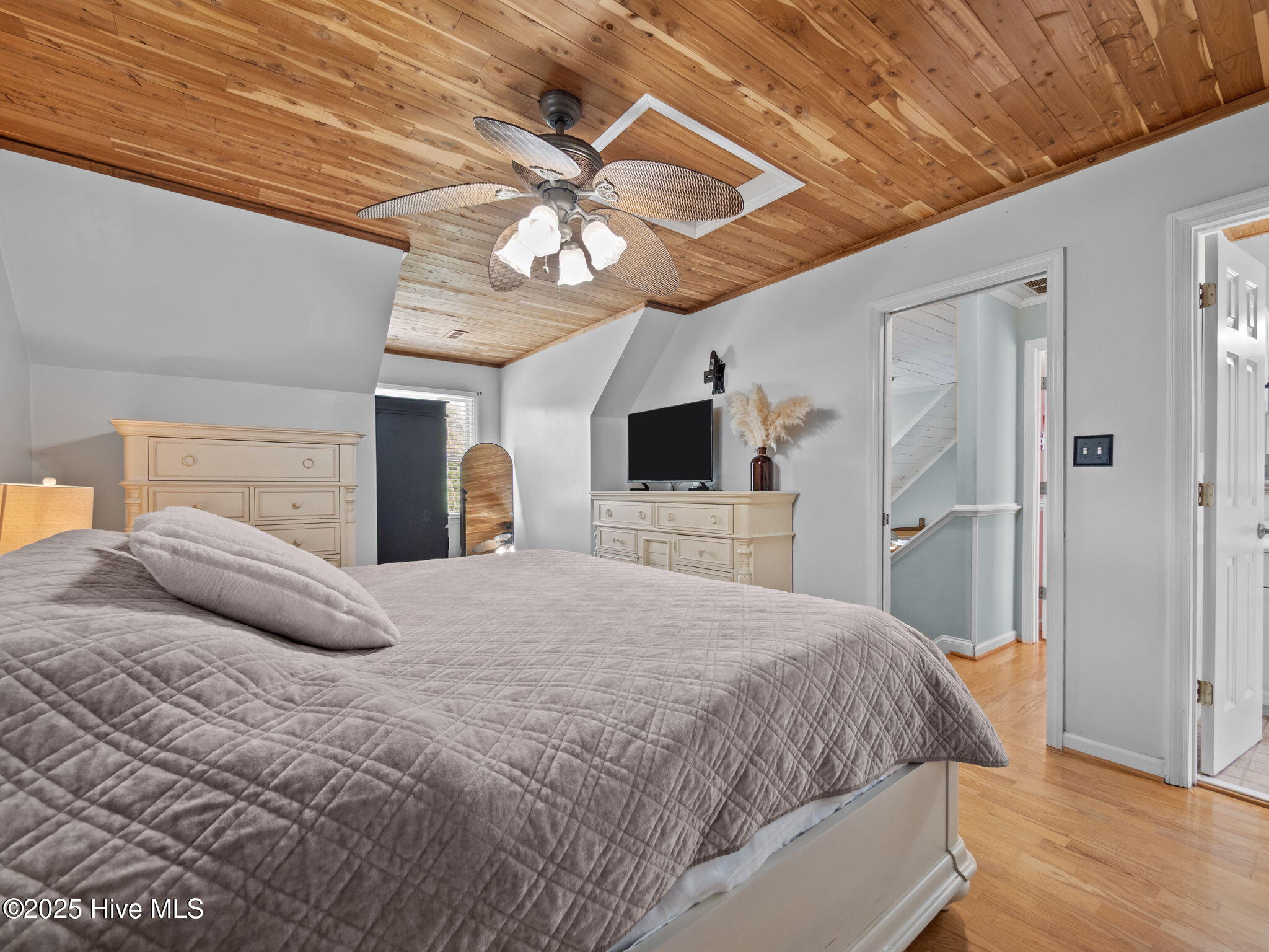 100535865 | Photo 32