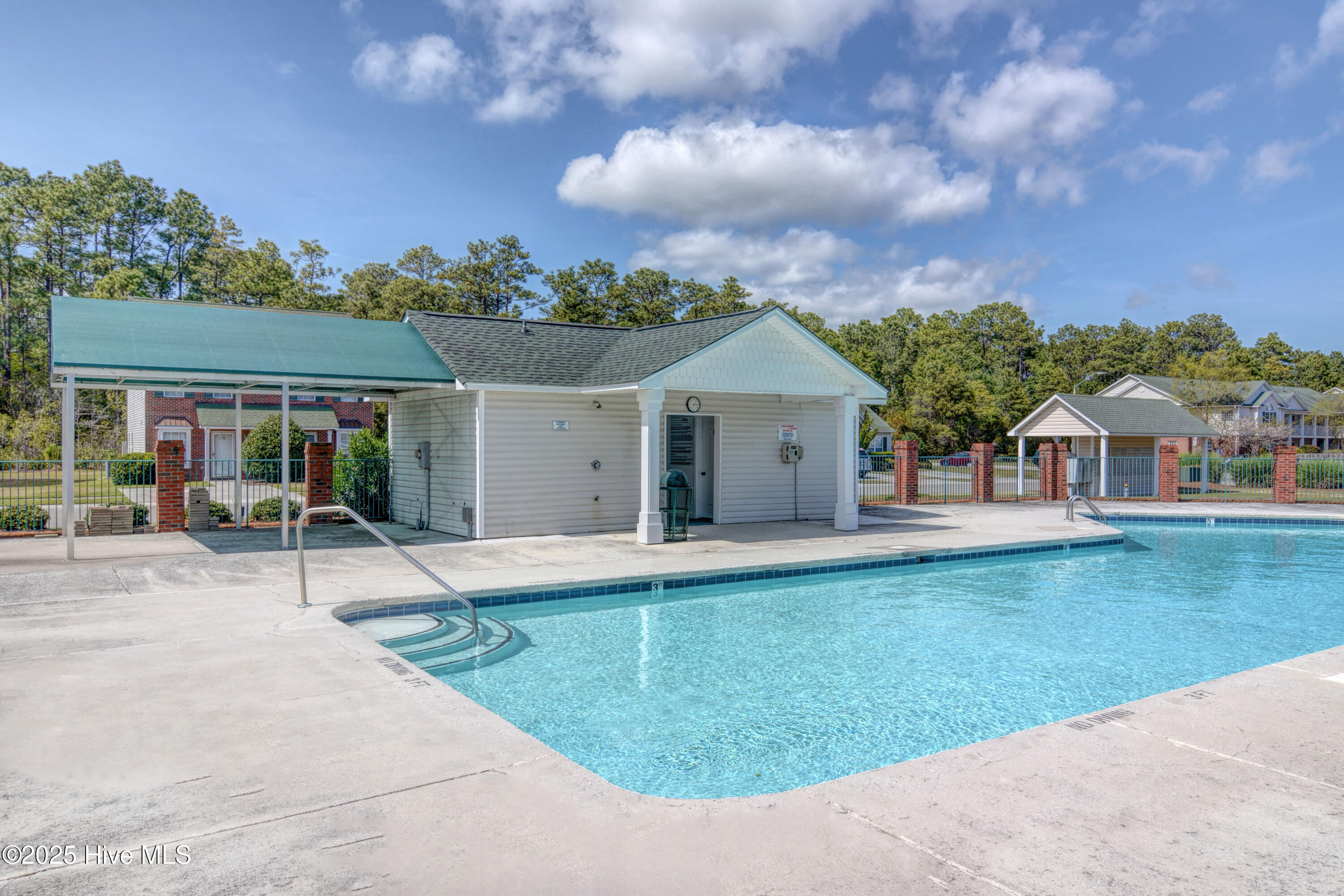 100539920 | Photo 25