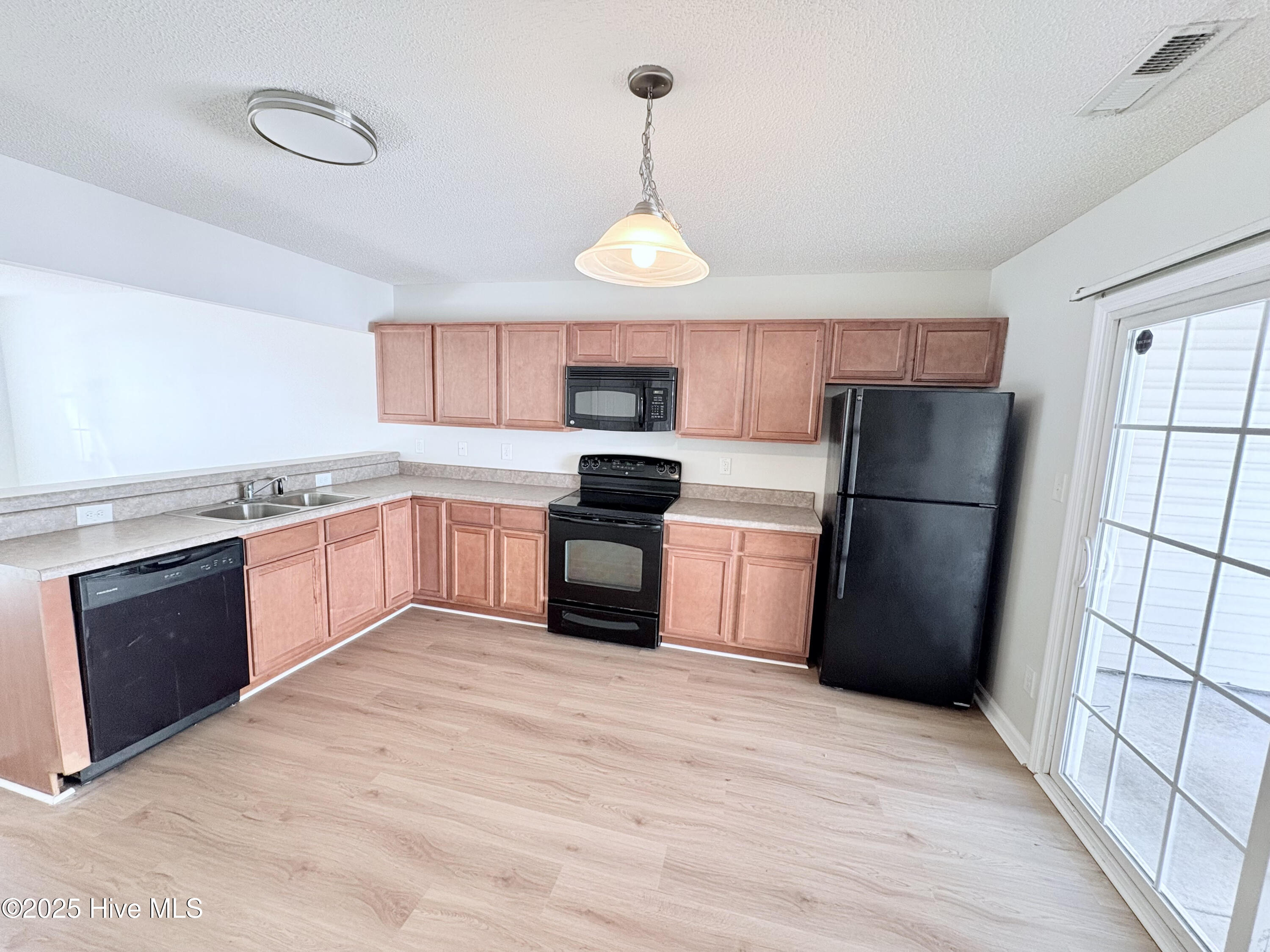 100542768 | Photo 13