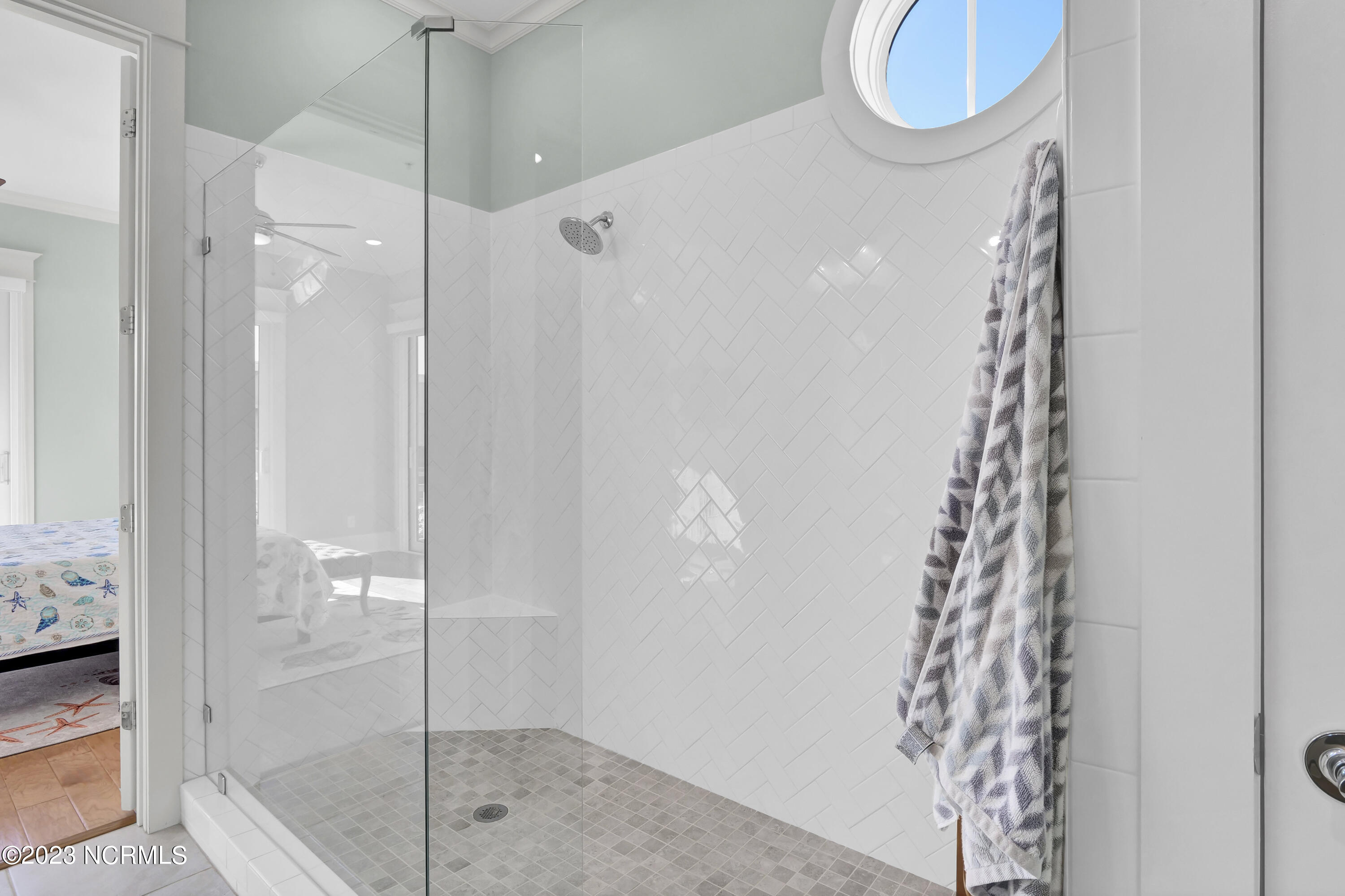 100550816 | Photo 35