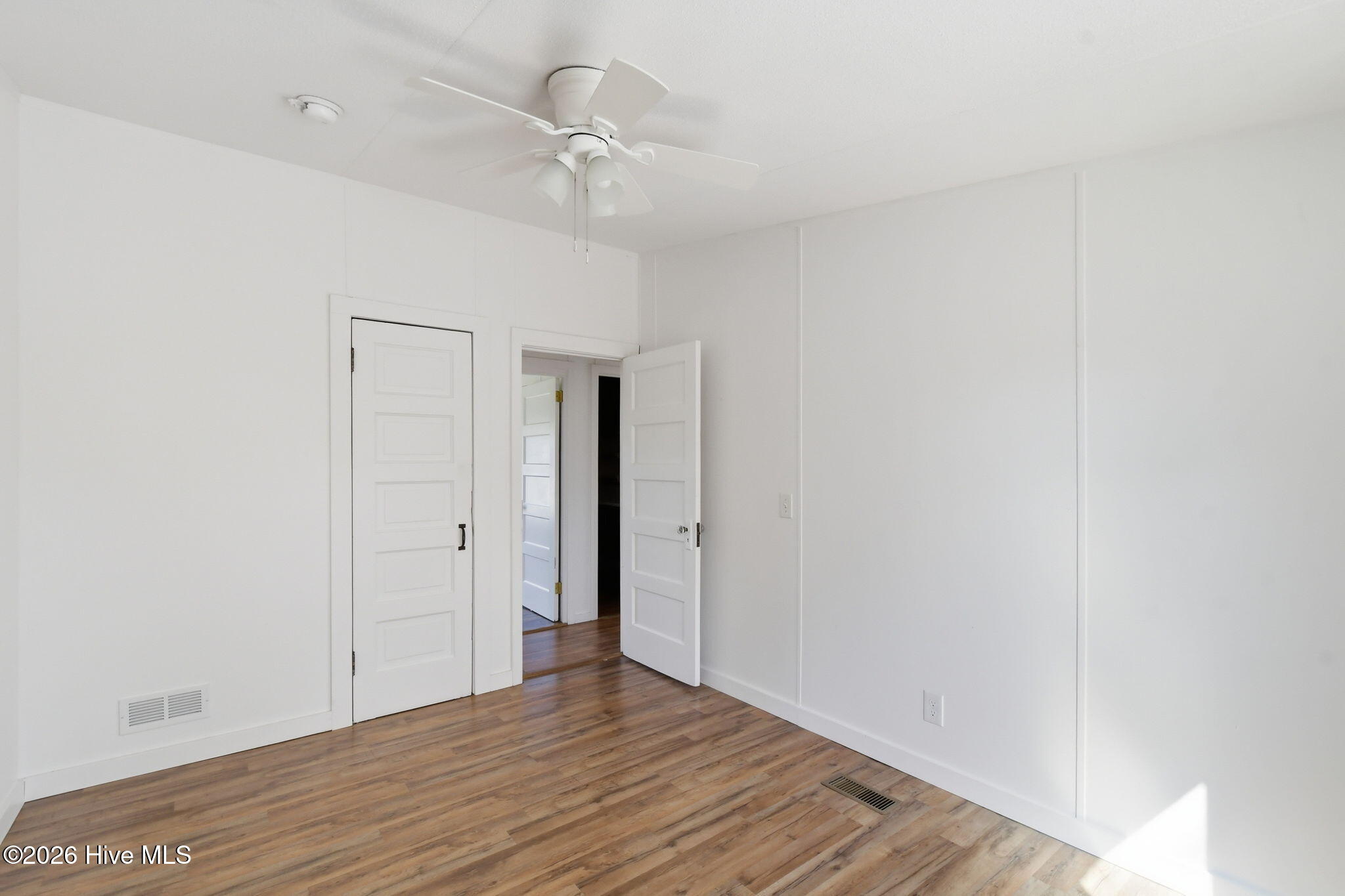 100565410 | Photo 22