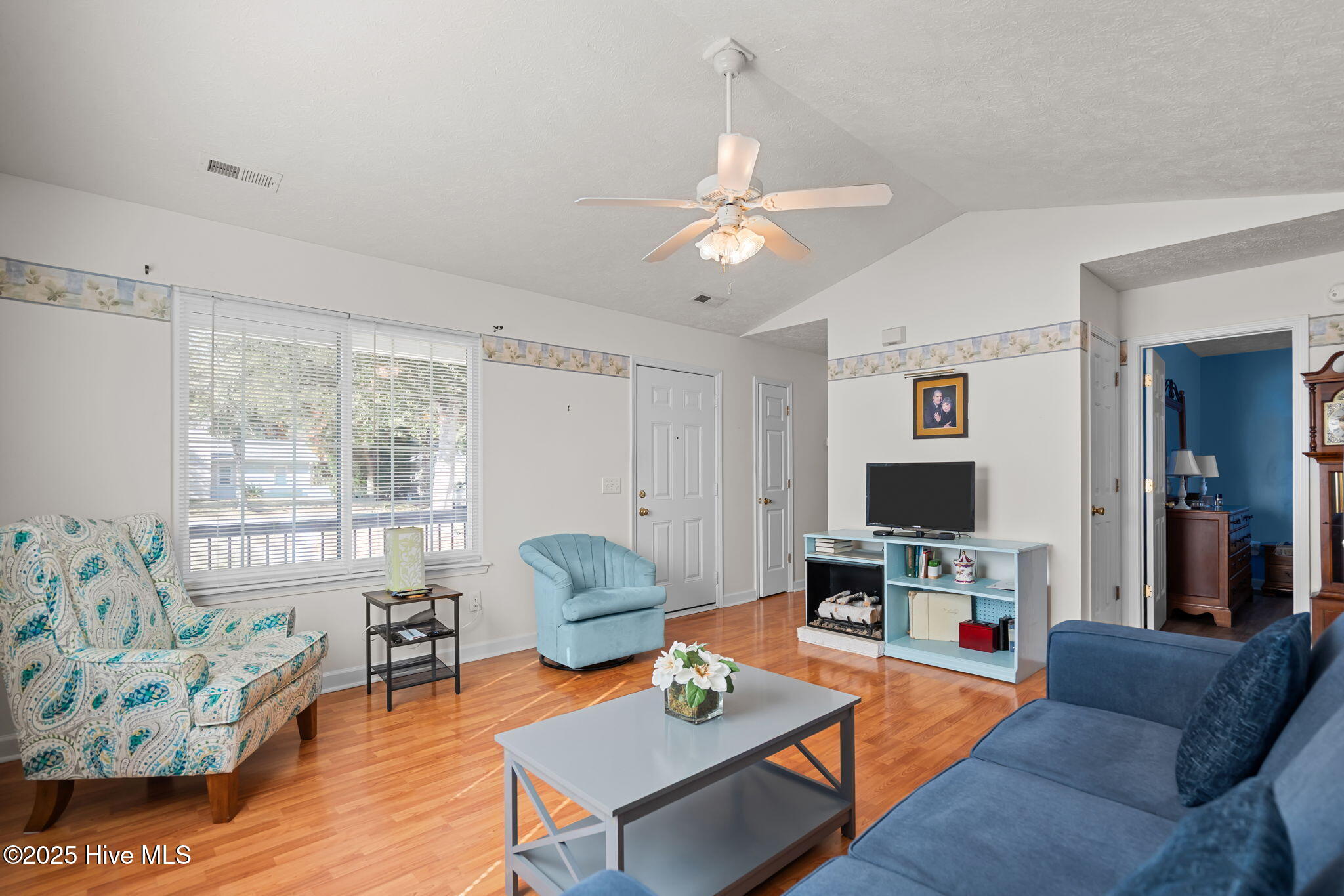 118 NE 31st Street, Oak Island, NC 28465 – photo 11: 43-web-or-mls-IMG_4642