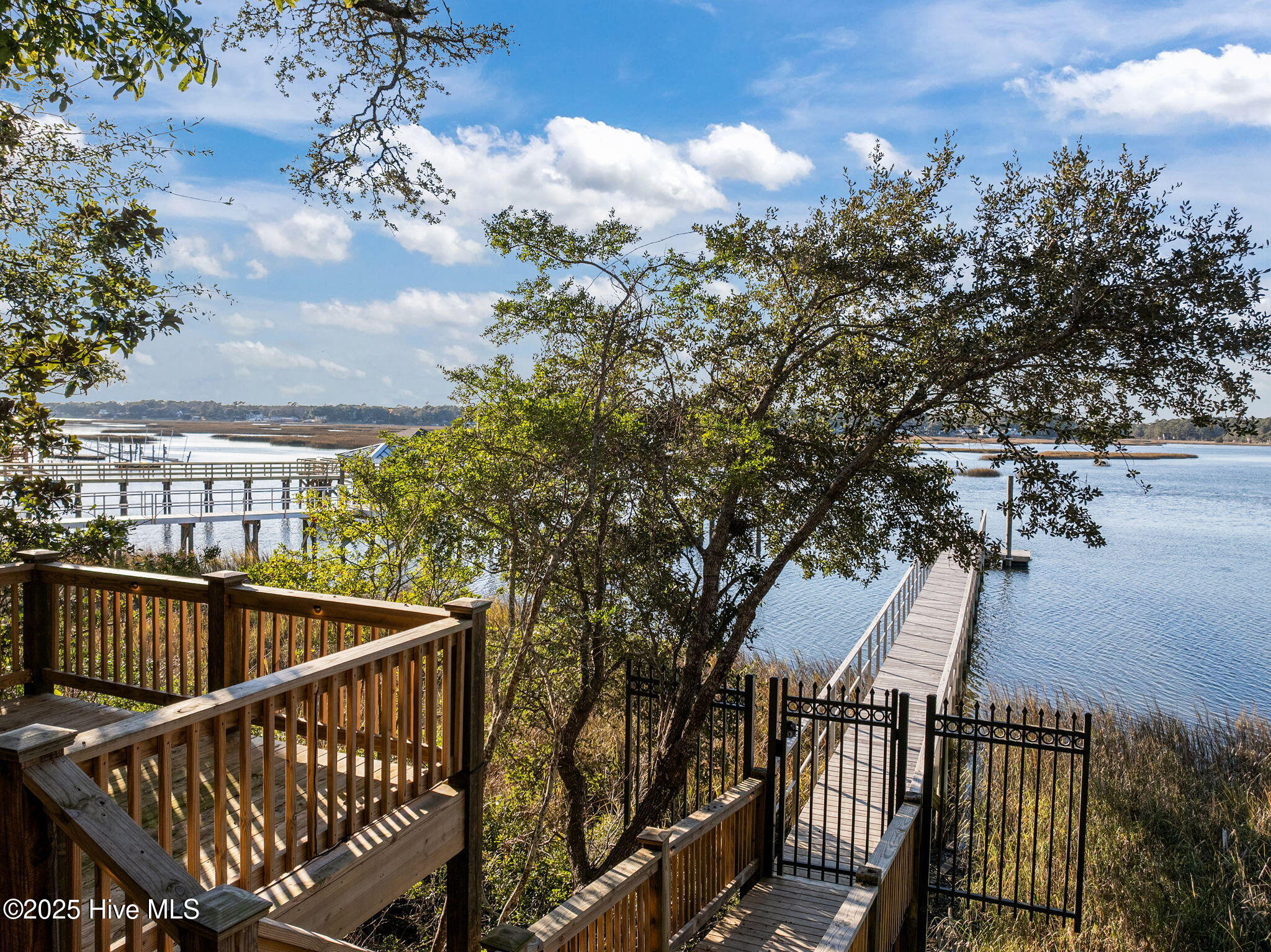 100547936 | Photo 85