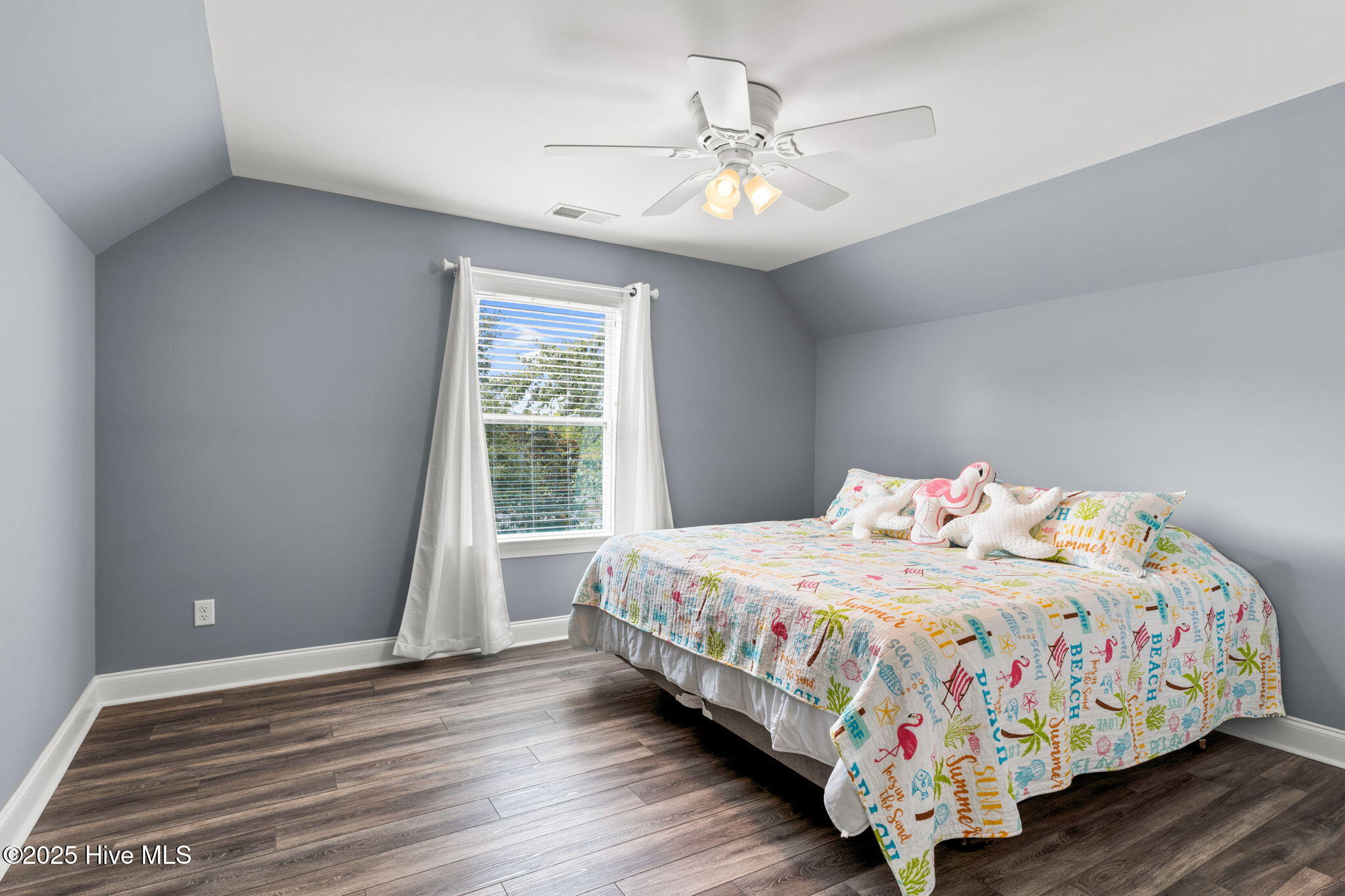 100530227 | Photo 37