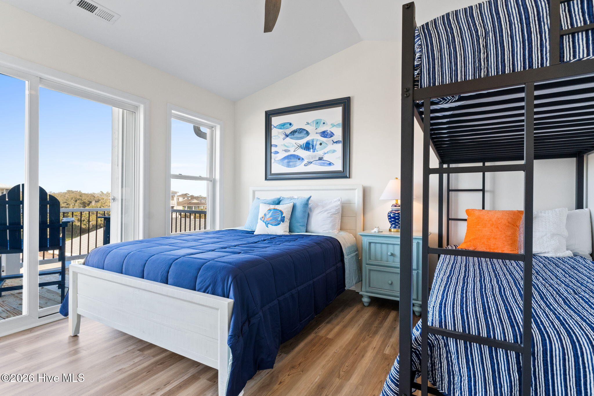 100558886 | Photo 43