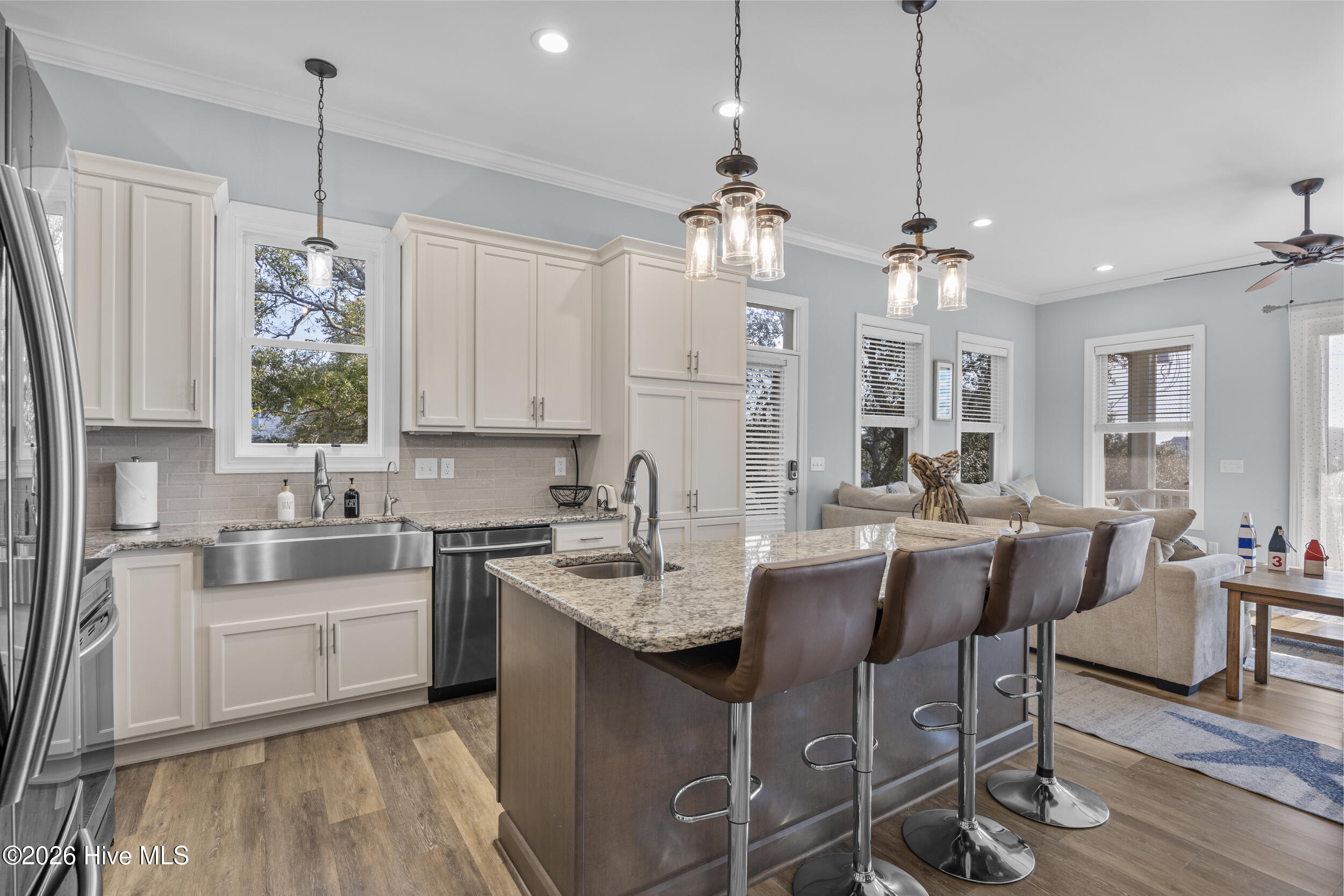 100562655 | Photo 16