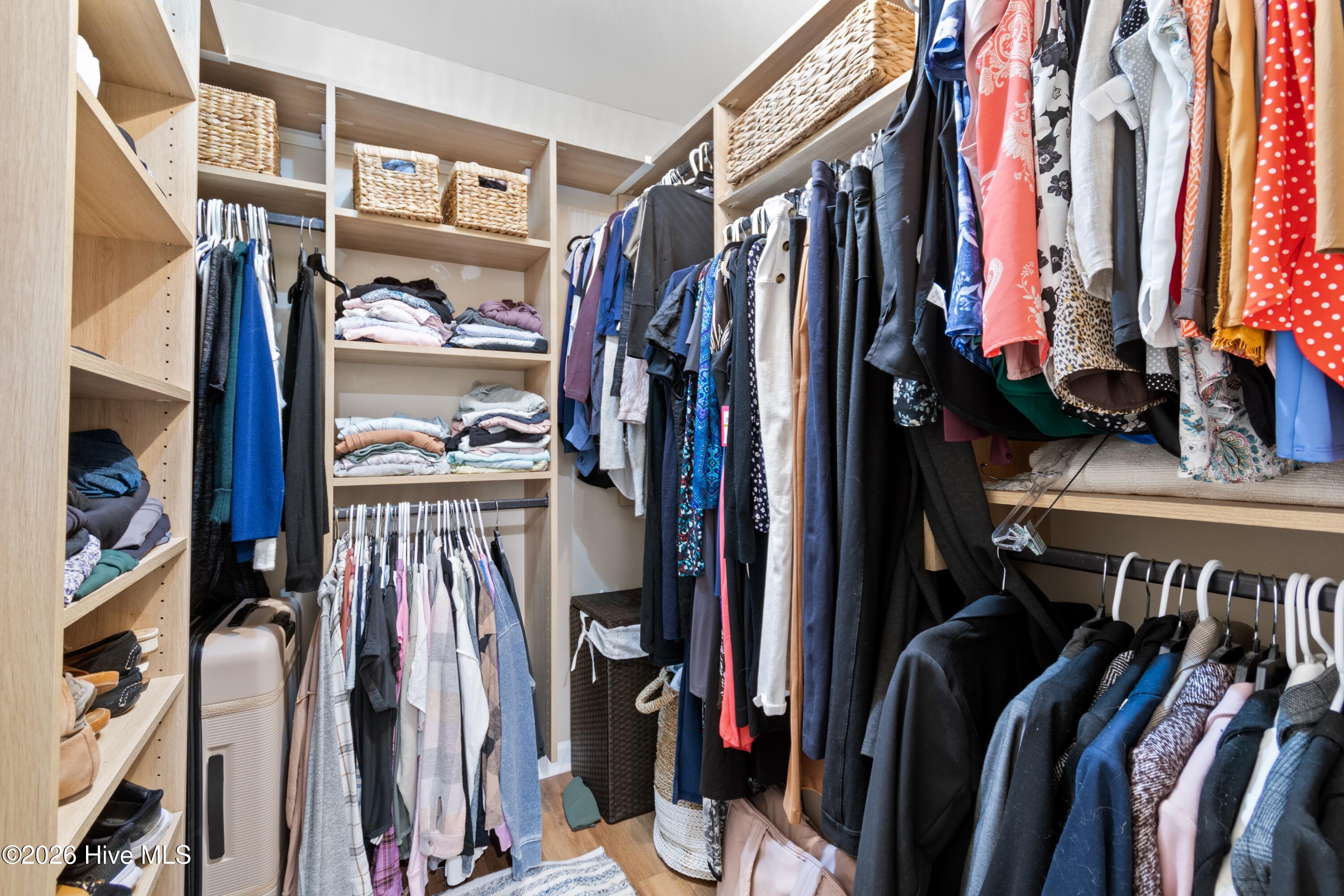 100558104 | Photo 48