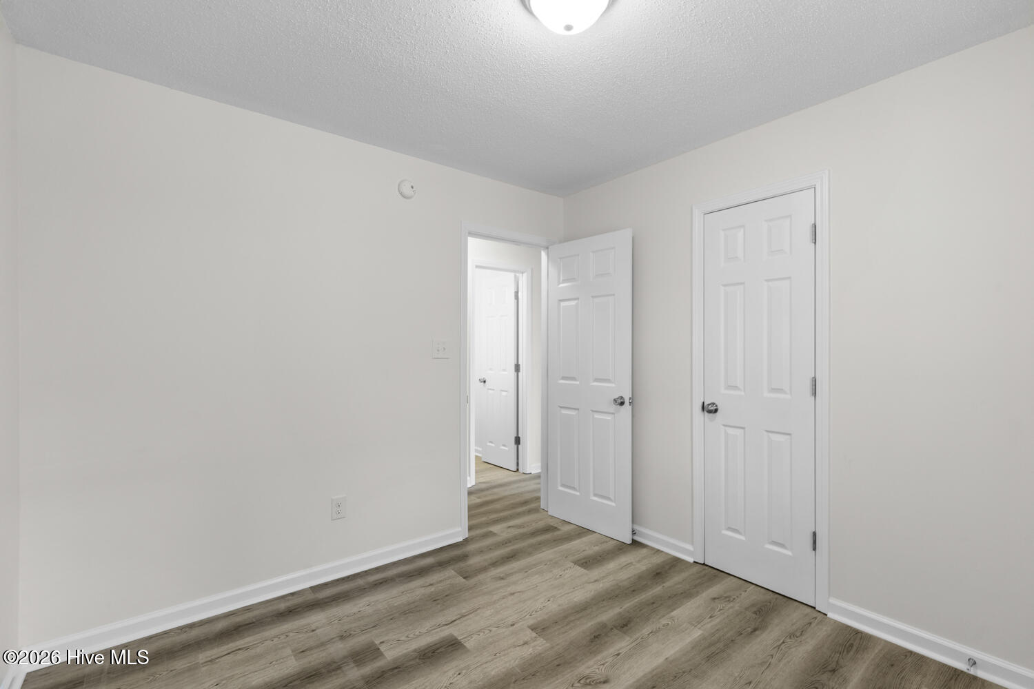 100552070 | Photo 16