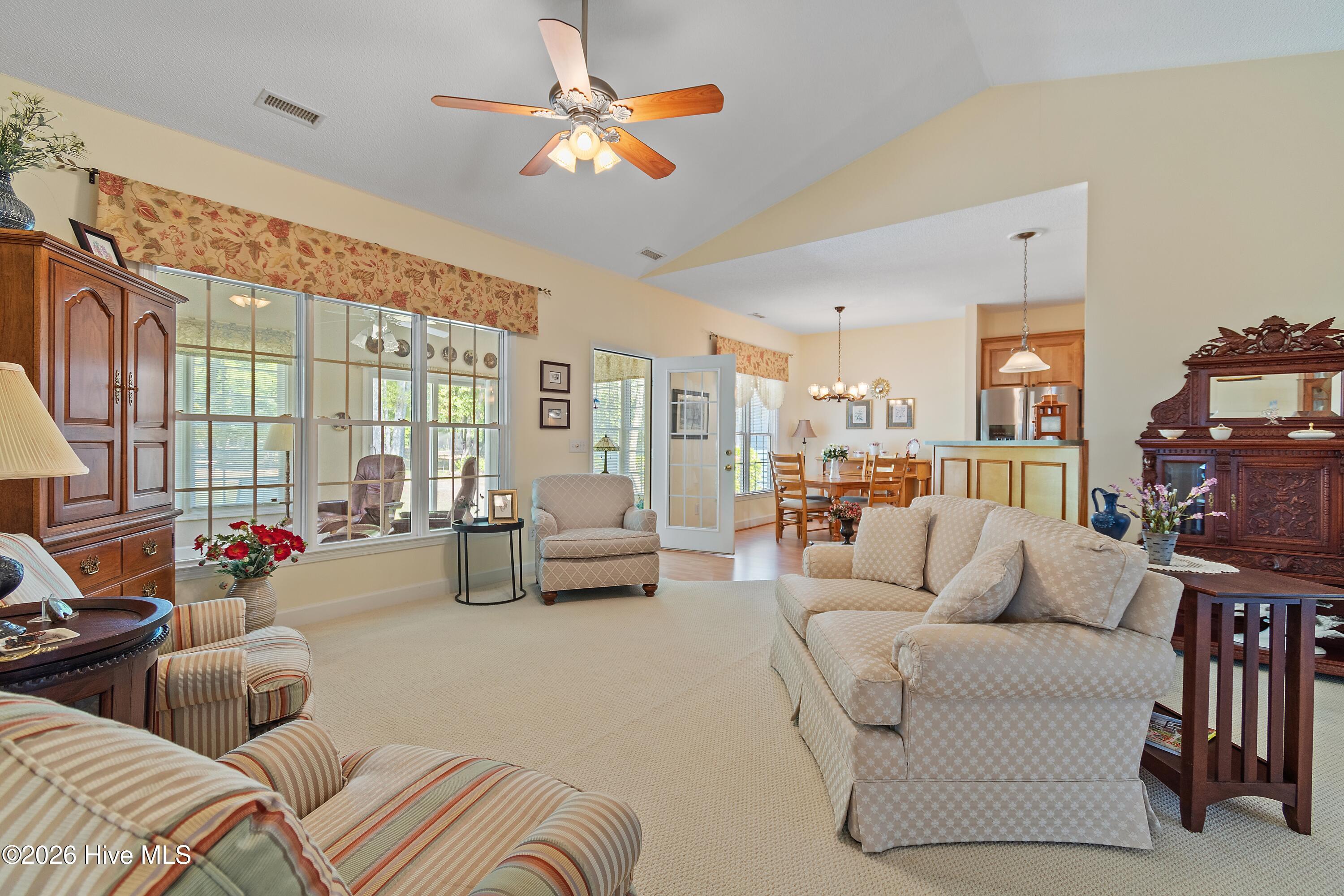 100567872 | Photo 26