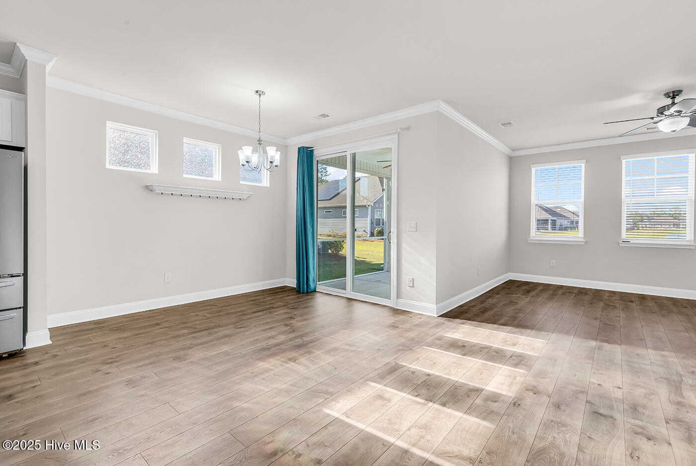 100547571 | Photo 21