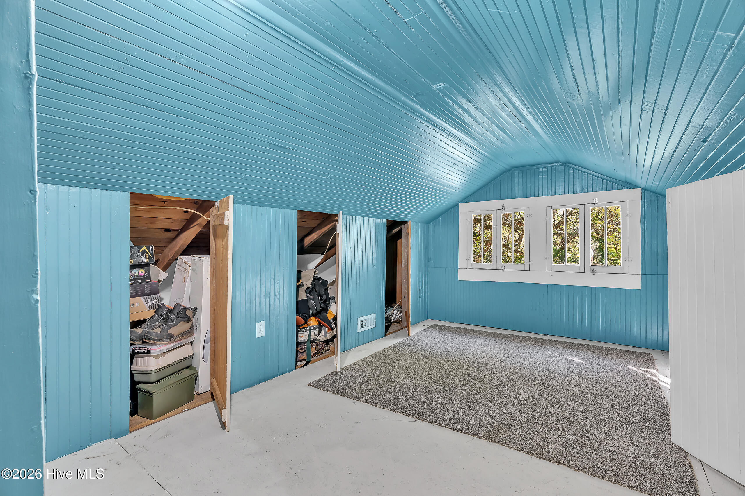 100567144 | Photo 11