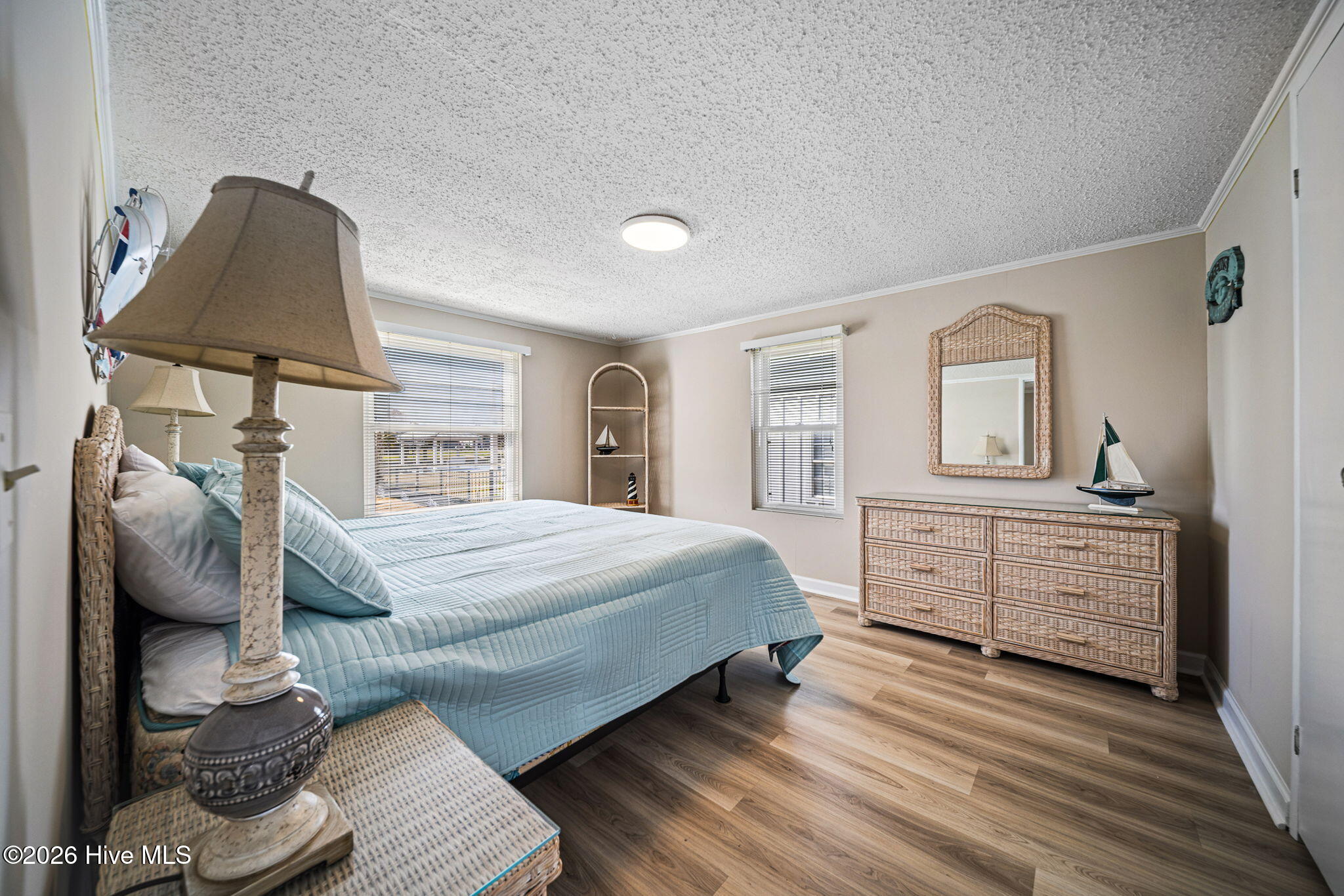 100561406 | Photo 43