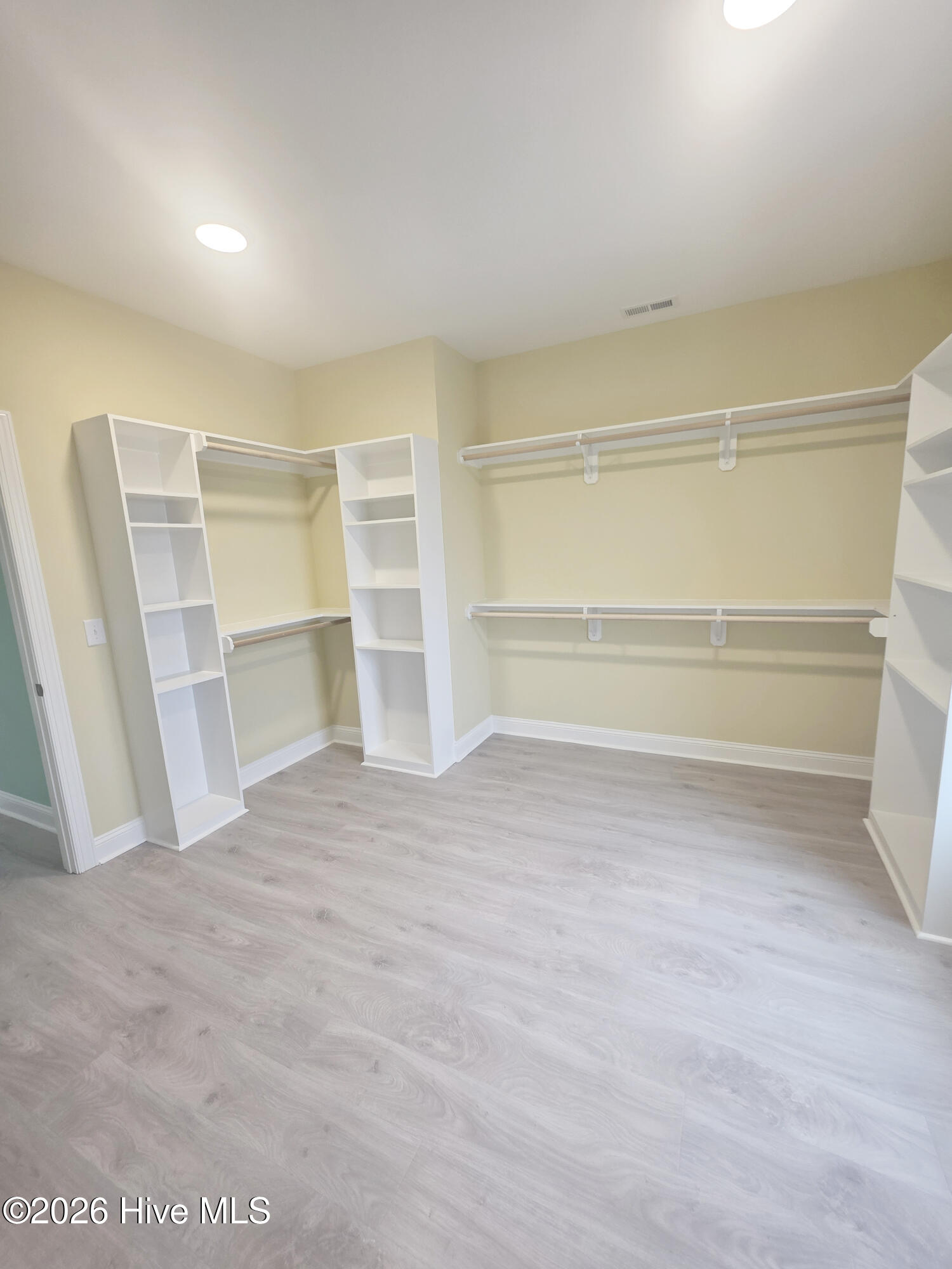 100535825 | Photo 31