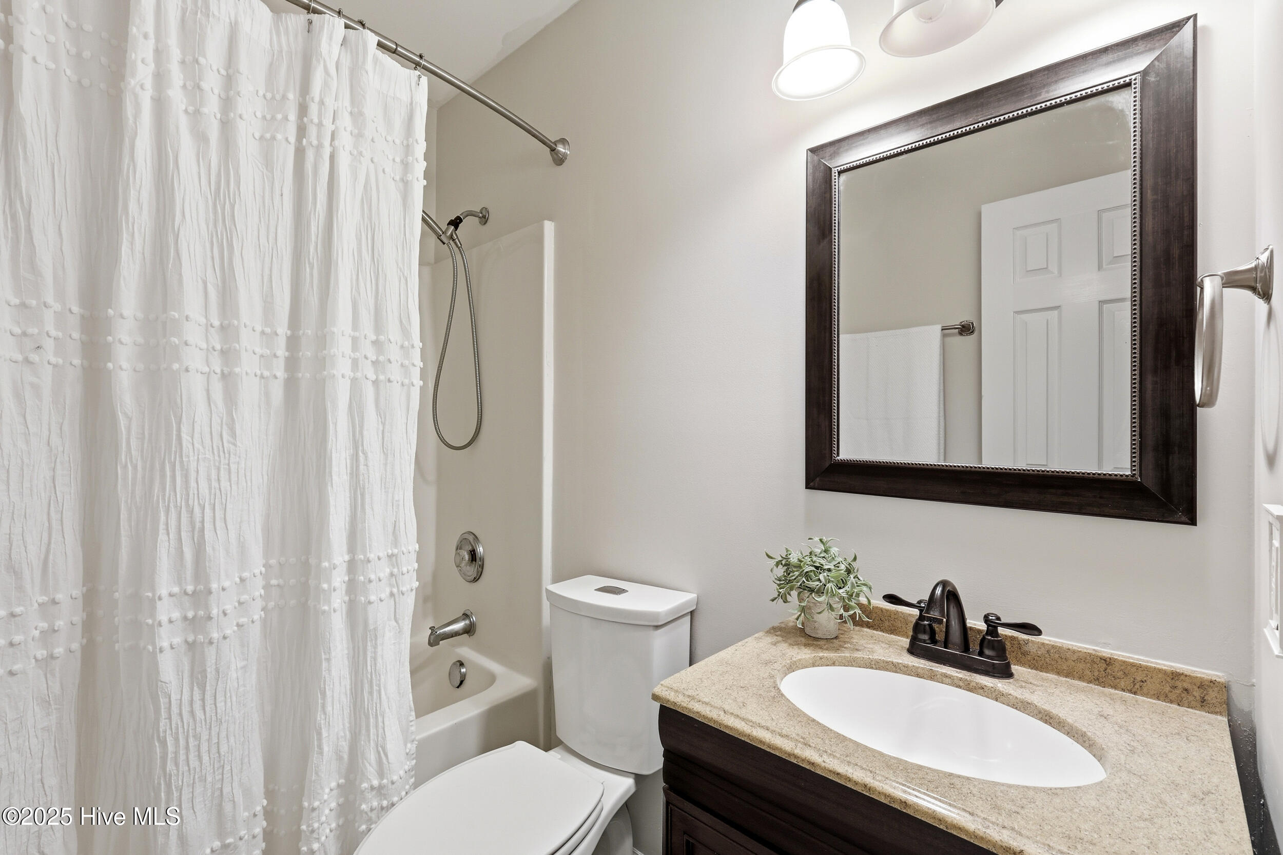 100530409 | Photo 16