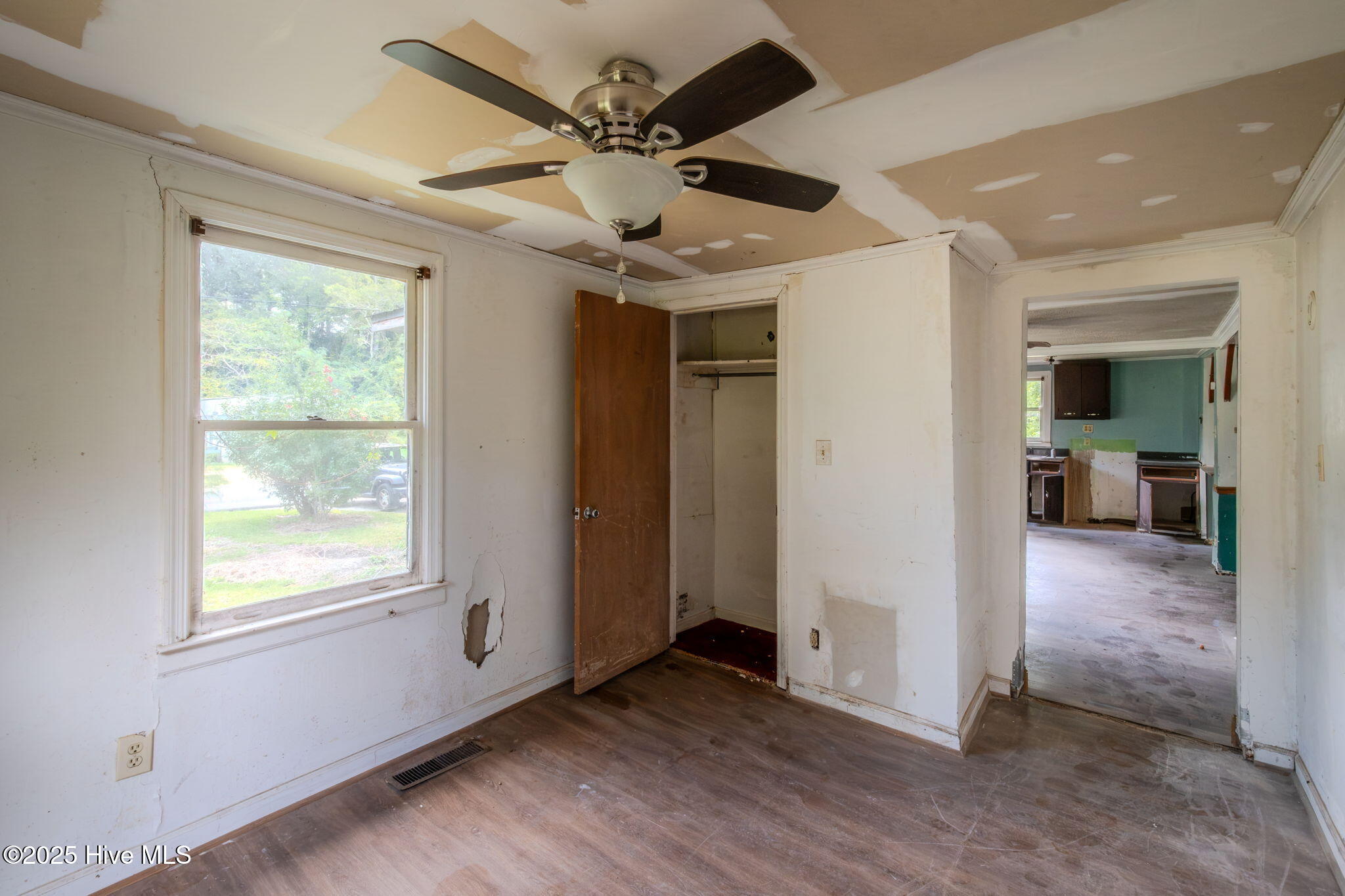 5-web-or-mls-409 S Bodenheimer St-105