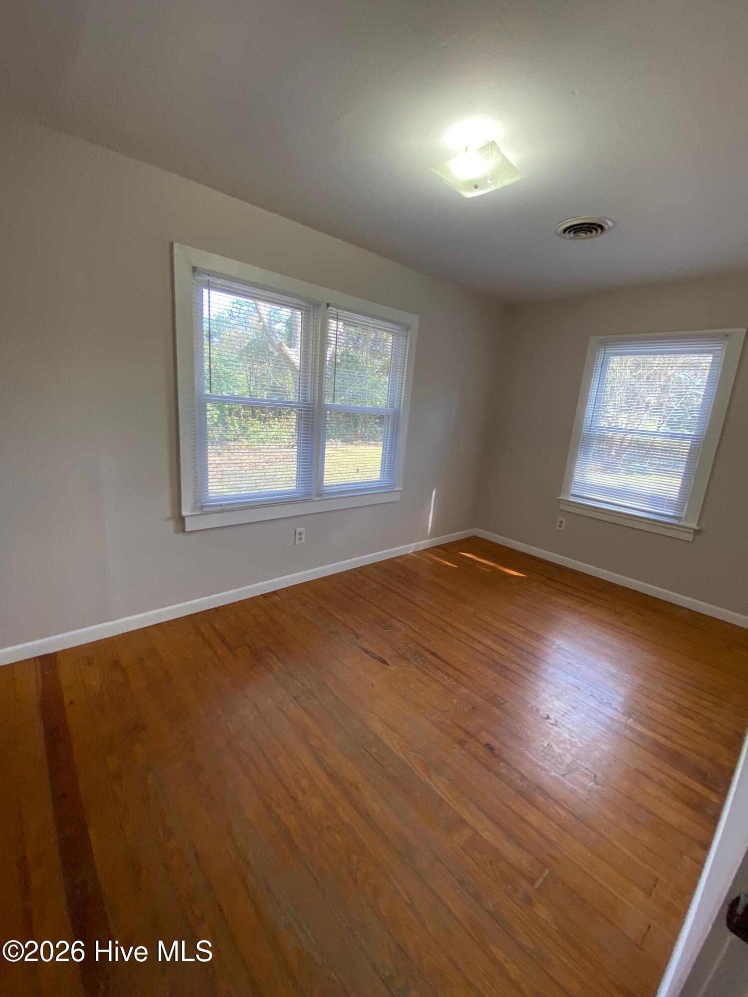 100565723 | Photo 13