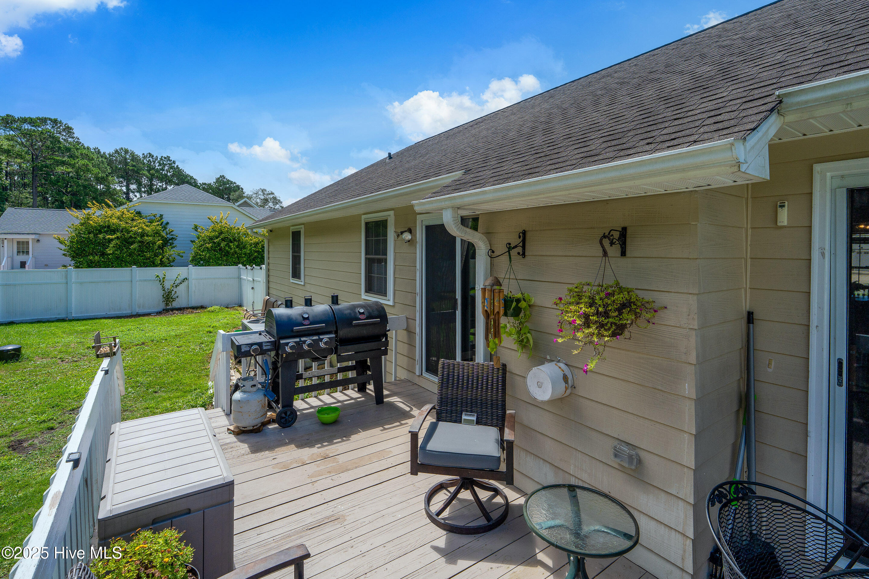 100523707 | Photo 38