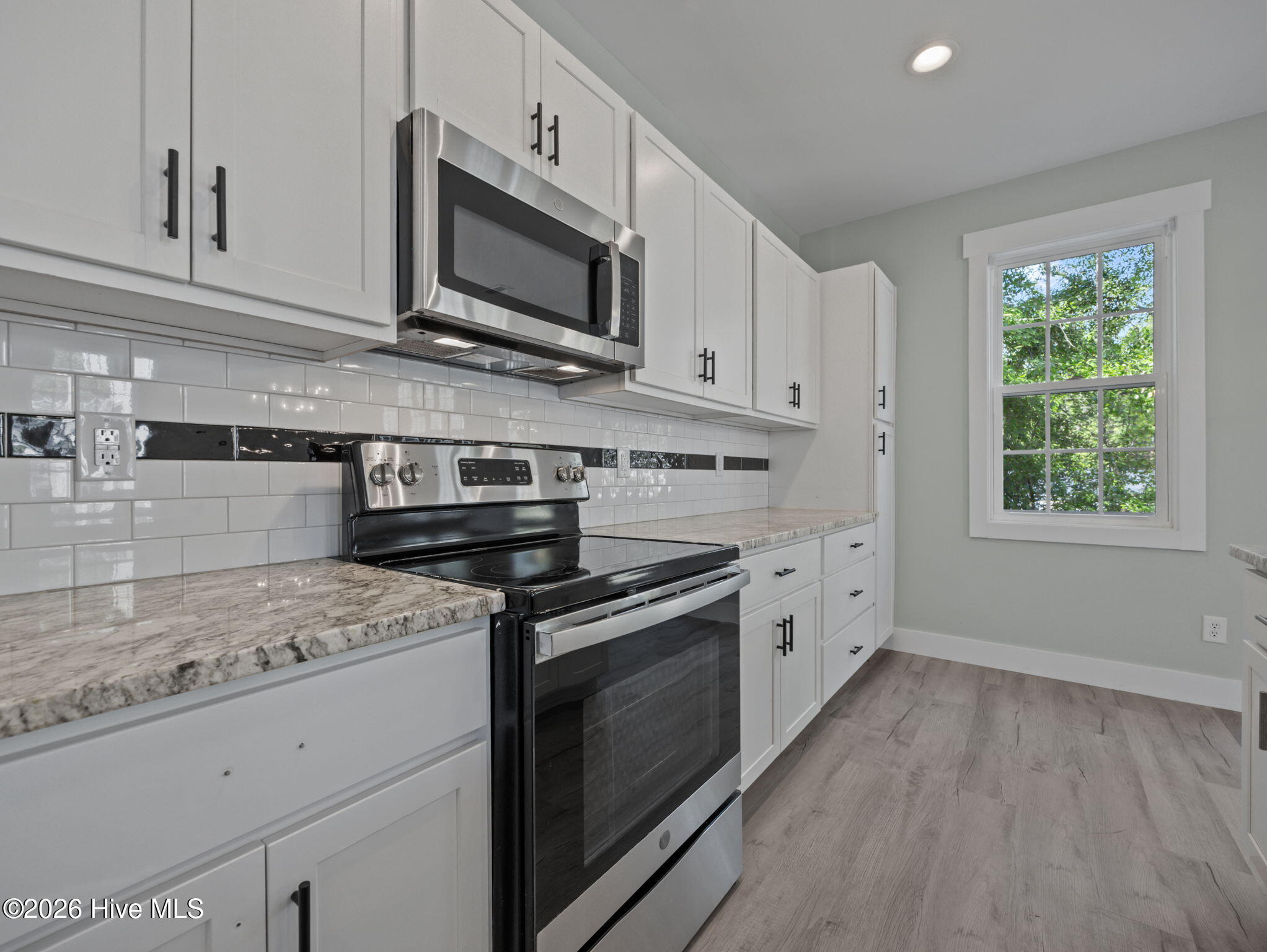 100566341 | Photo 48