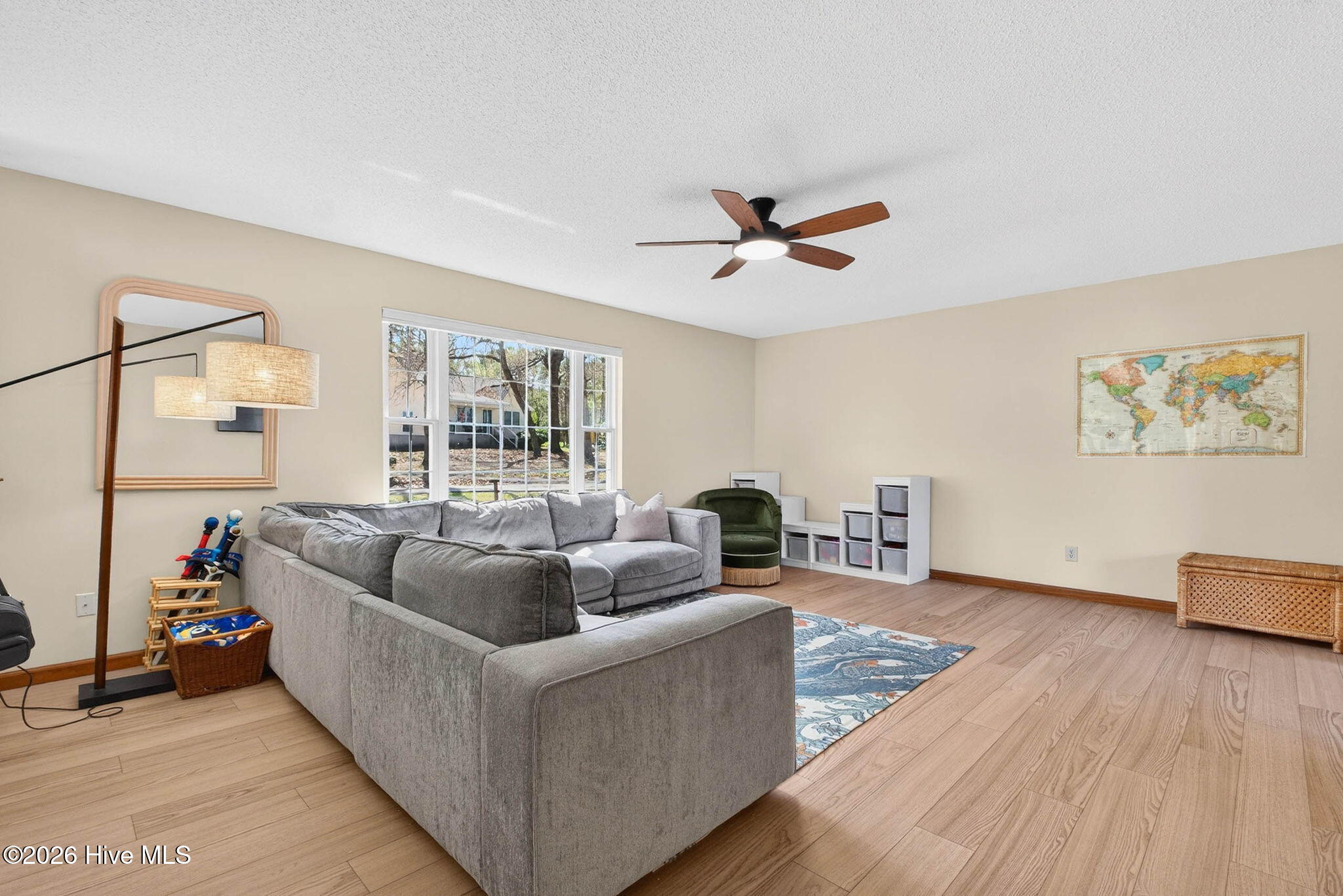 100561895 | Photo 16