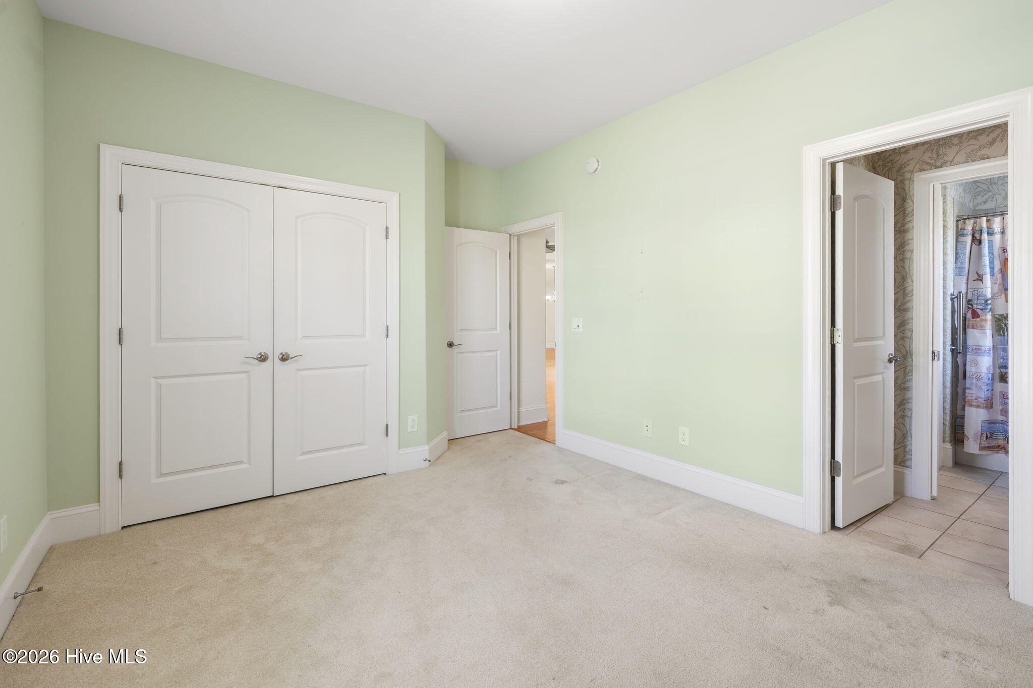 100568183 | Photo 30