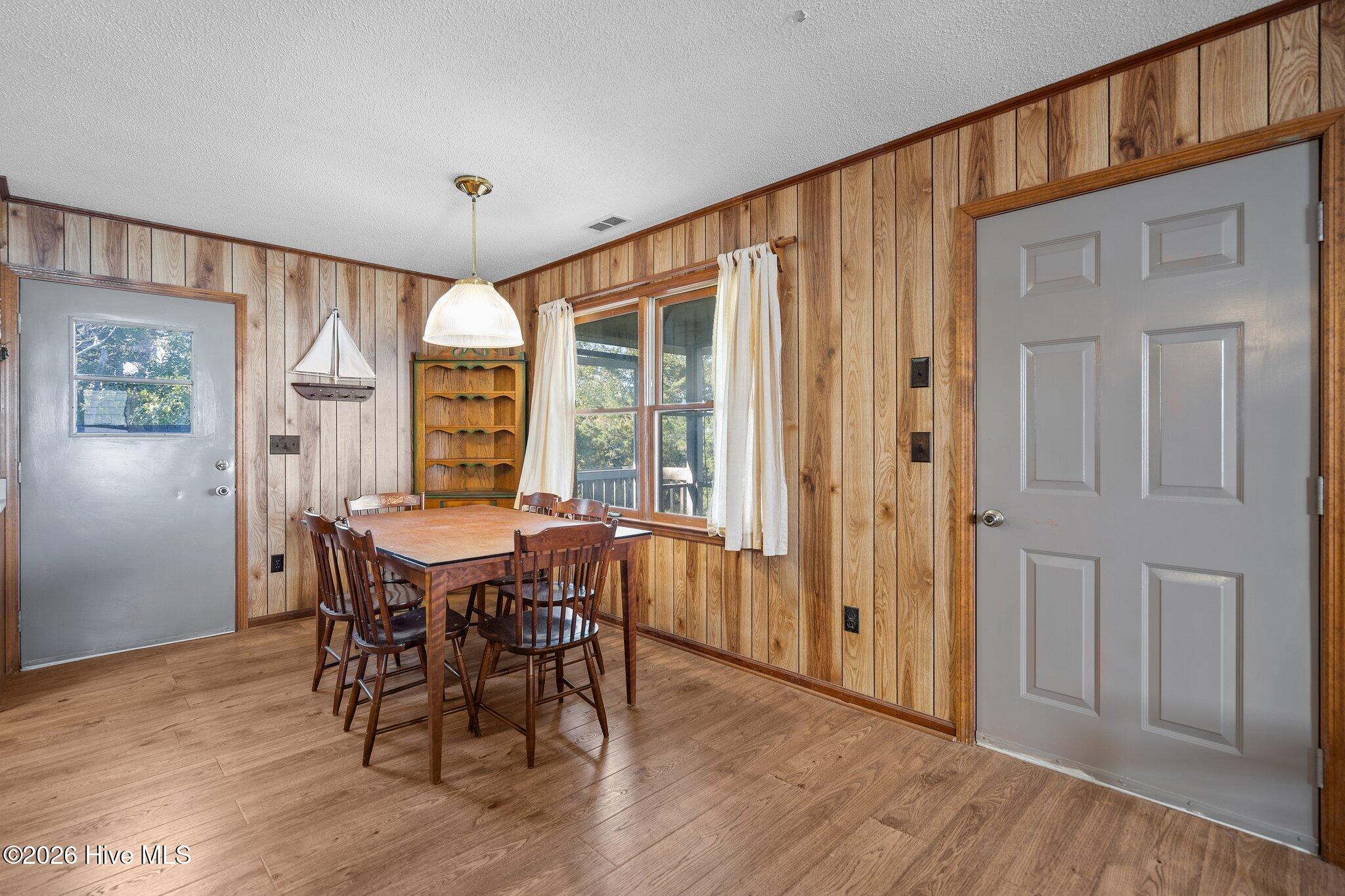 100559194 | Photo 11