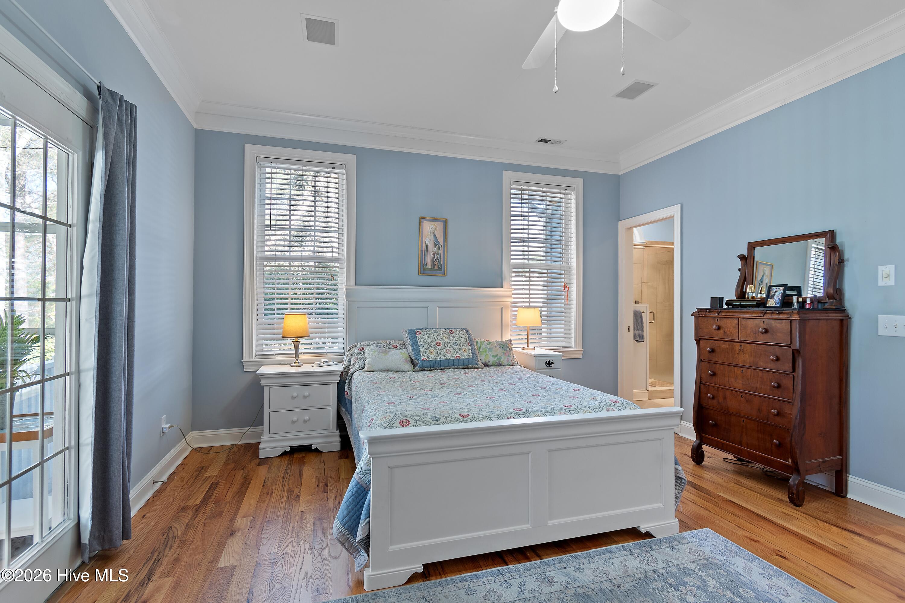 100561490 | Photo 24