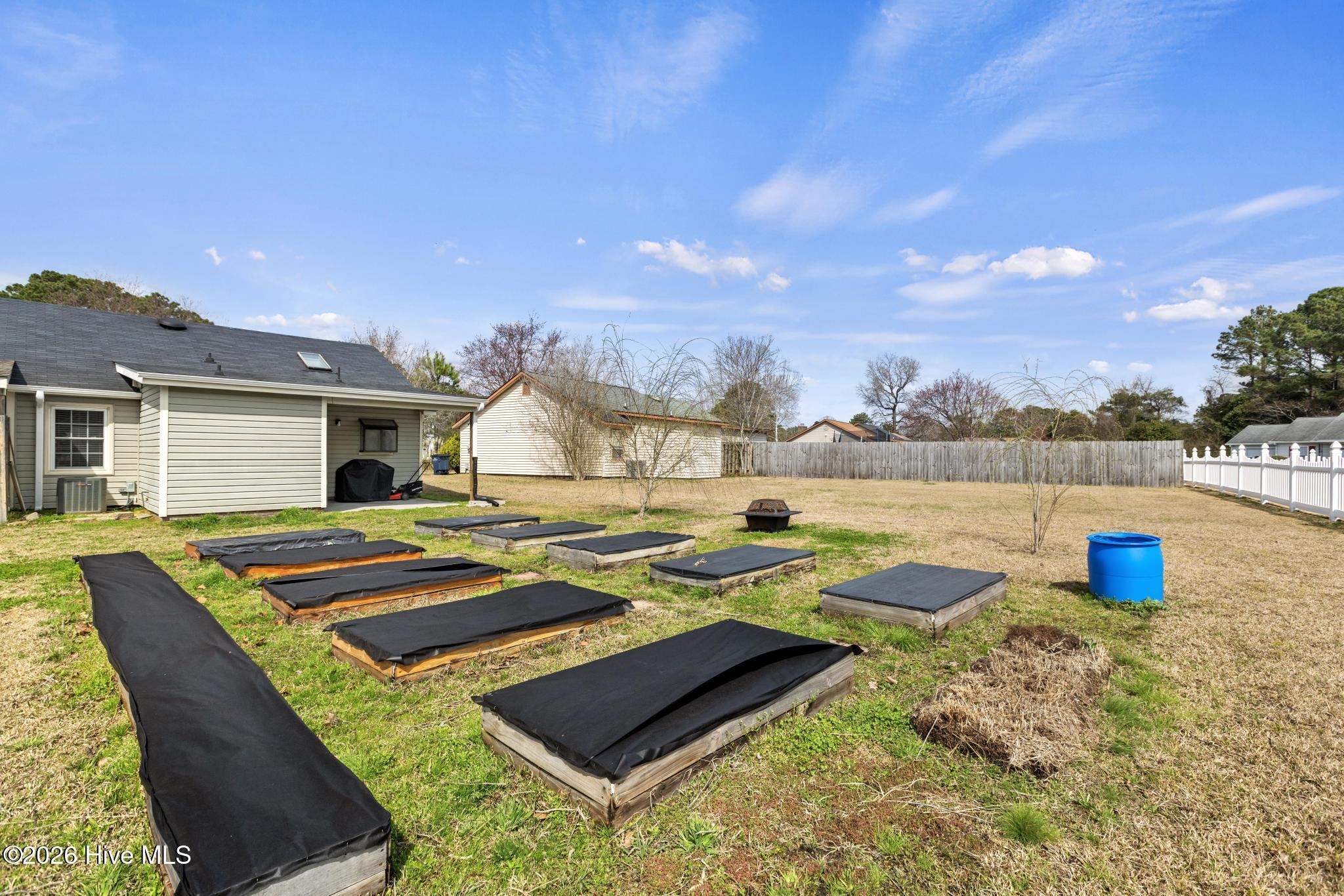 100558946 | Photo 19