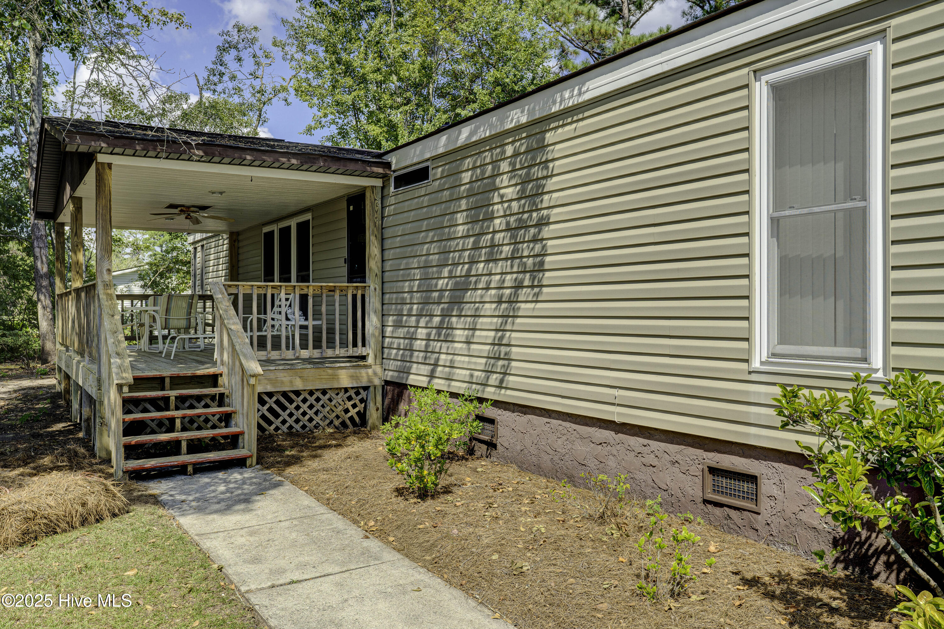 100532142 | Photo 31