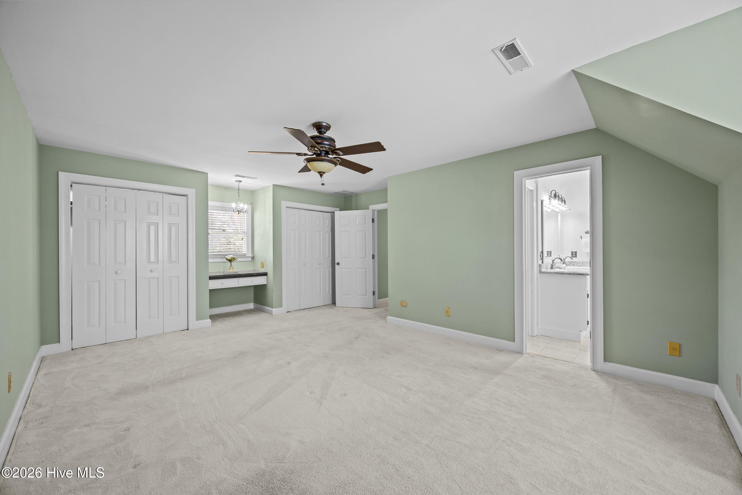 100560704 | Photo 41