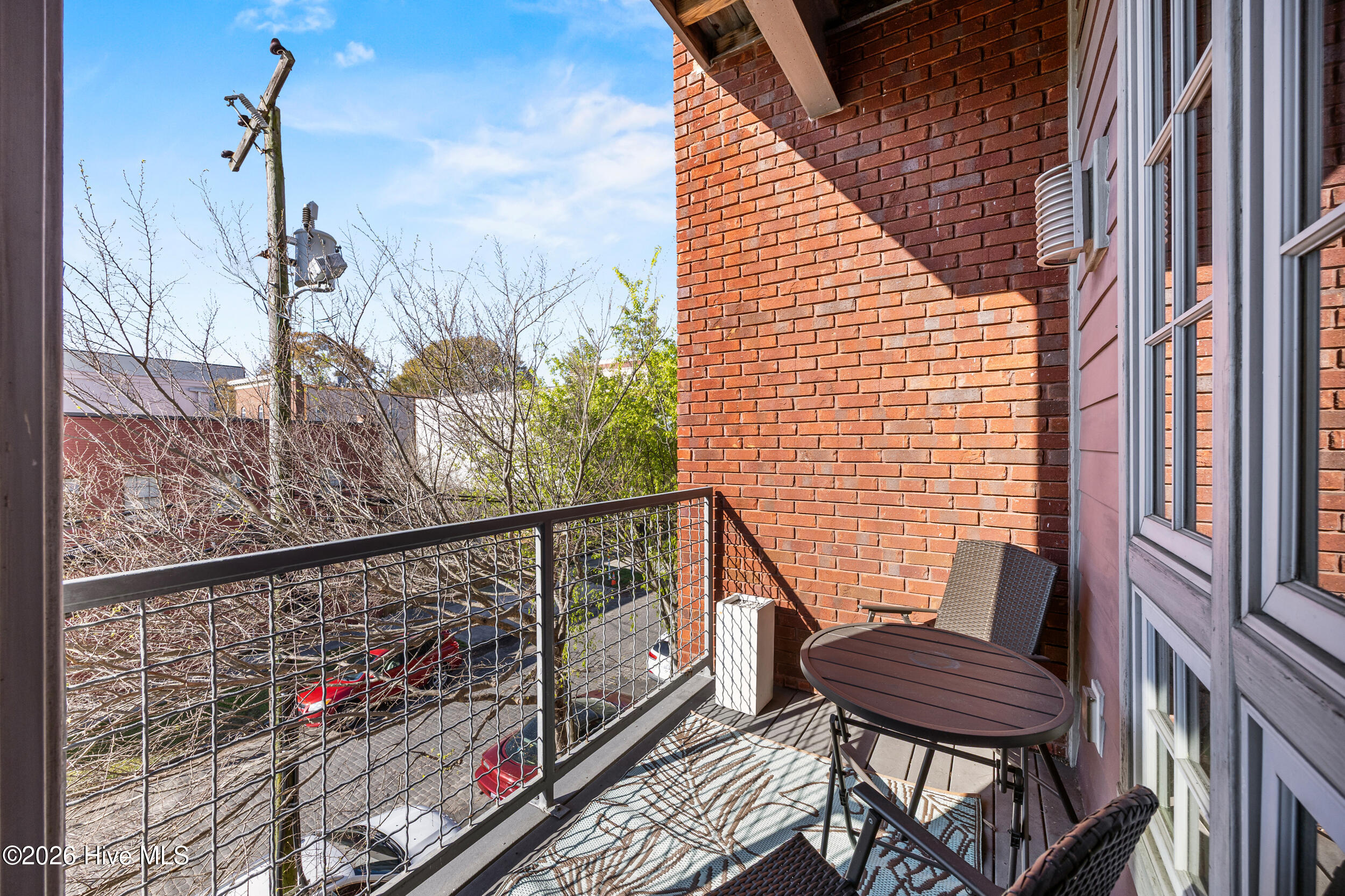 100562510 | Photo 25