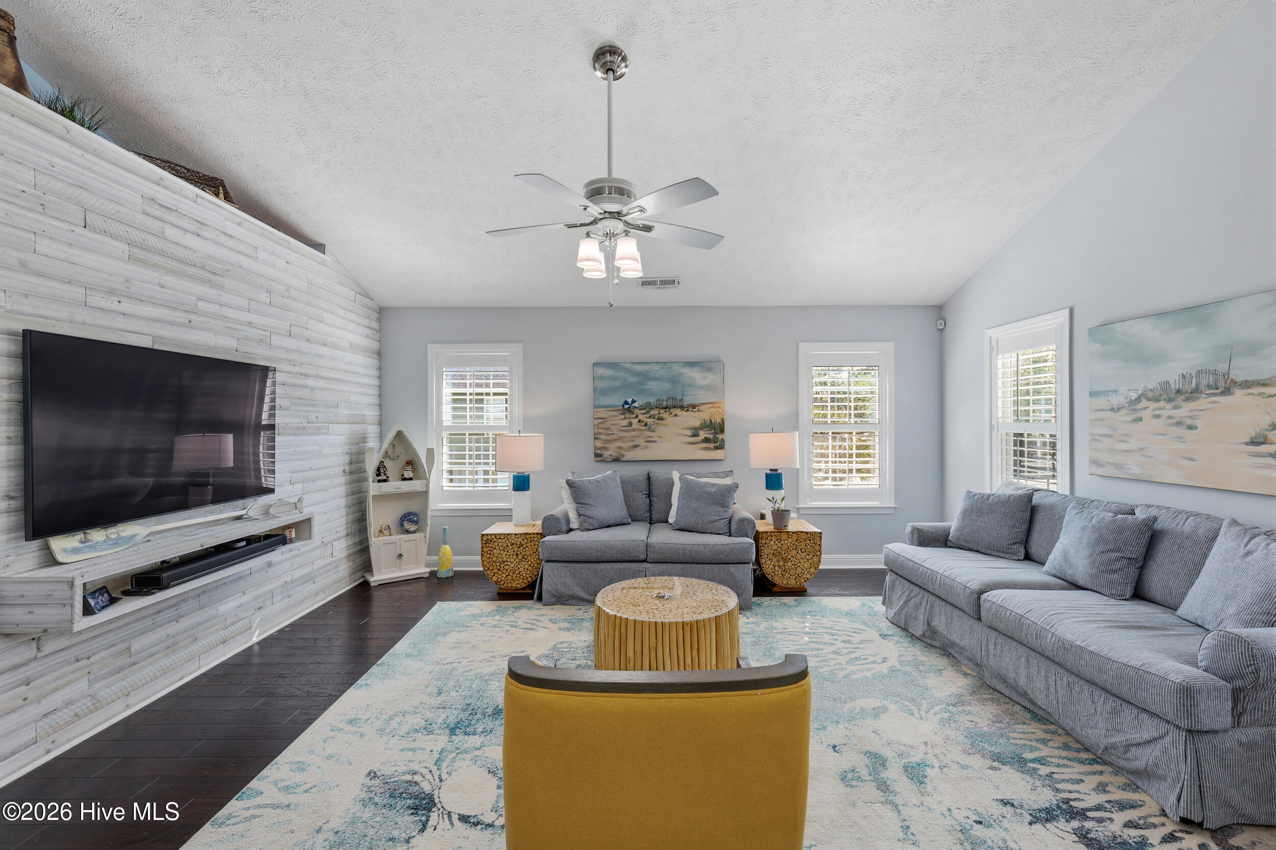 100567989 | Photo 12