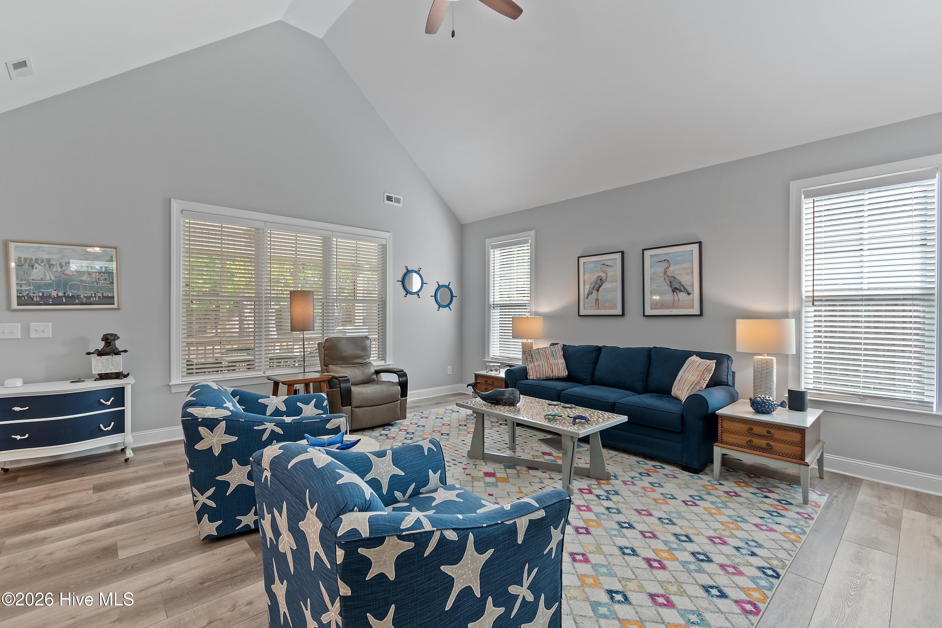 100568051 | Photo 14