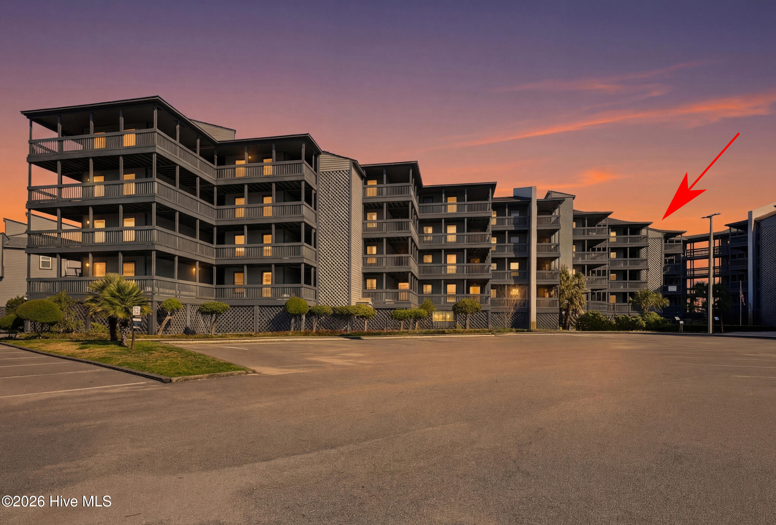 100563285 | Photo 57