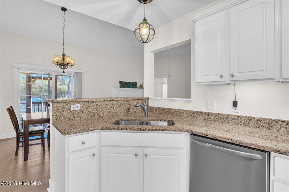 100547110 | Photo 17