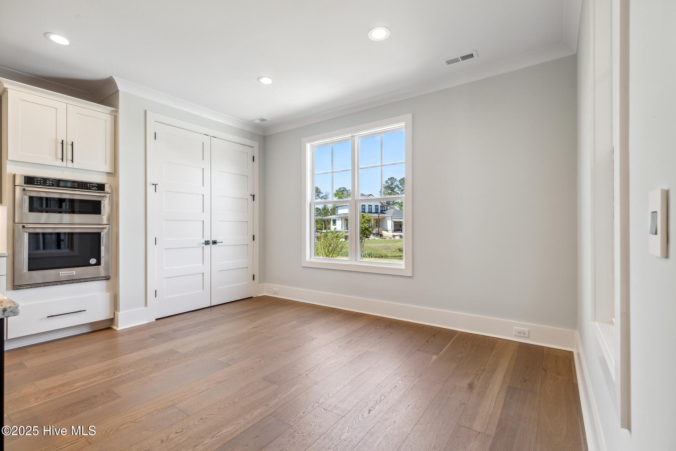 100461244 | Photo 44