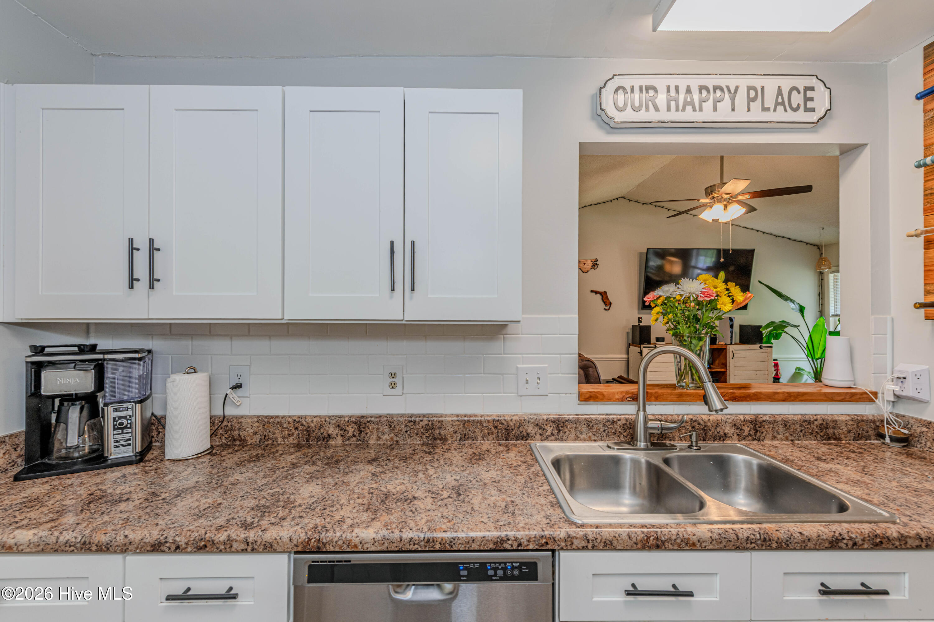 100569074 | Photo 22