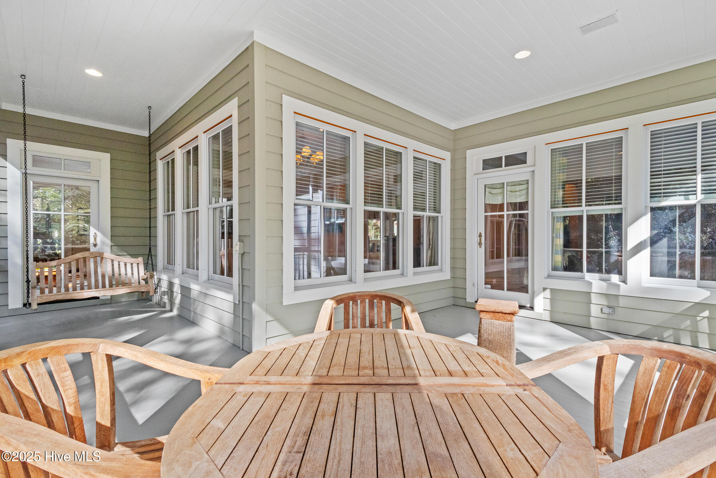 100540222 | Photo 63