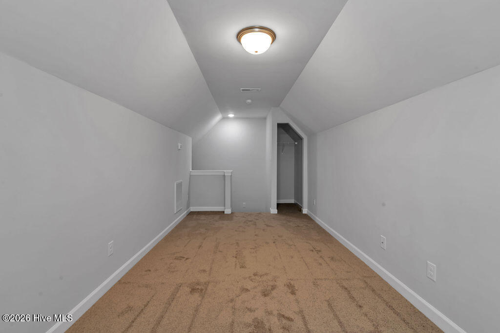 100558571 | Photo 32