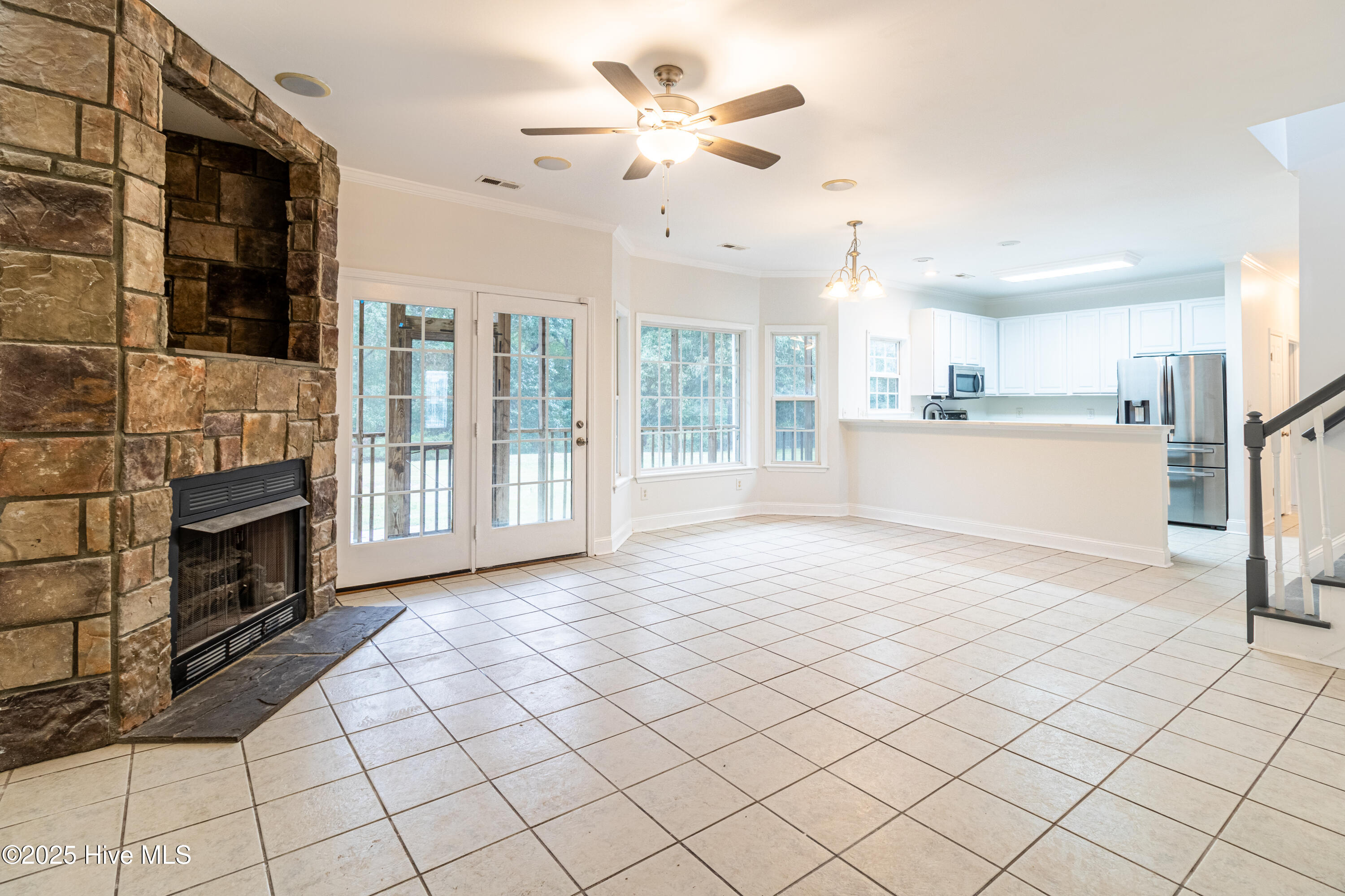 100536848 | Photo 13