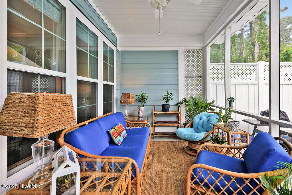 100514190 | Photo 42