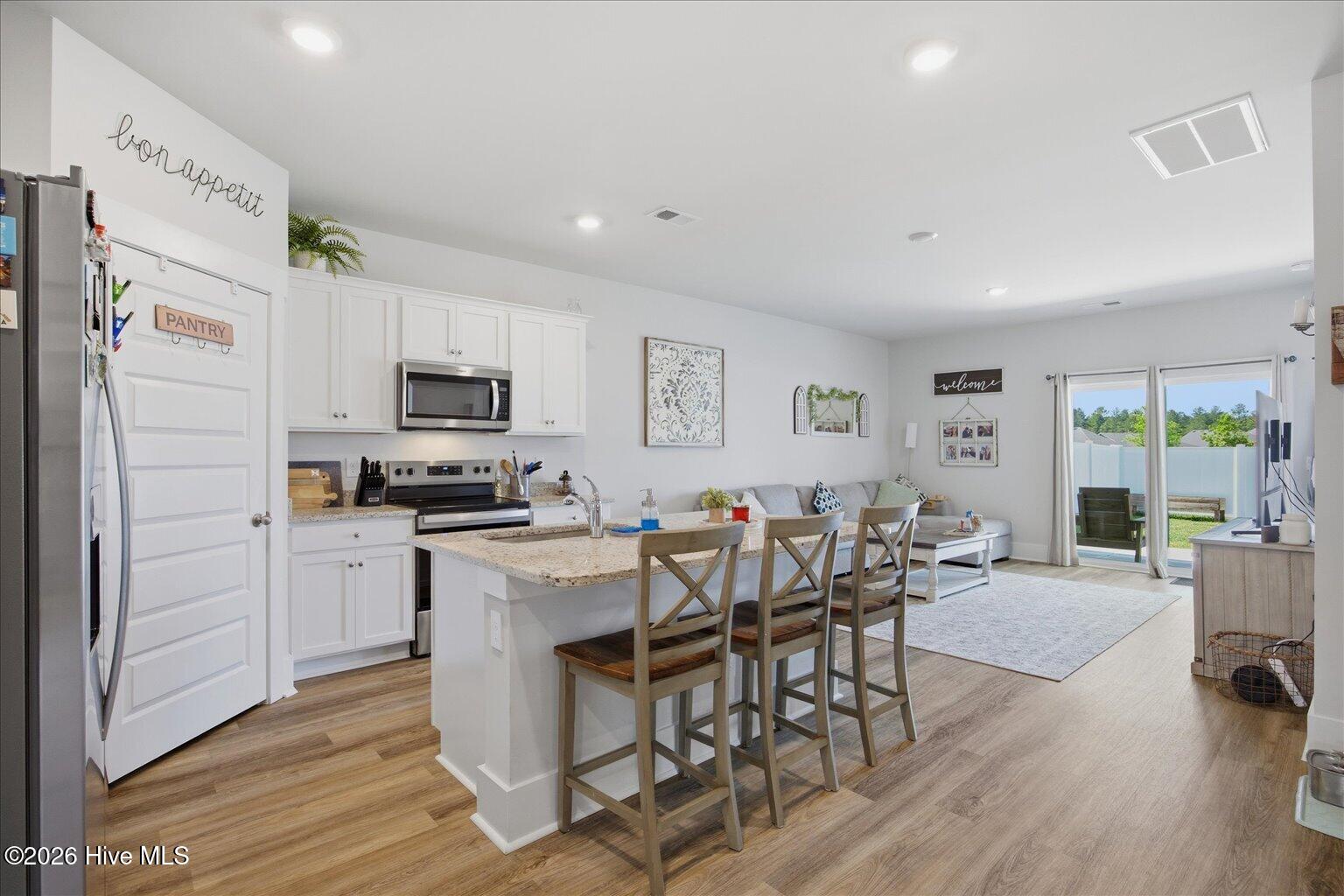 100568001 | Photo 18