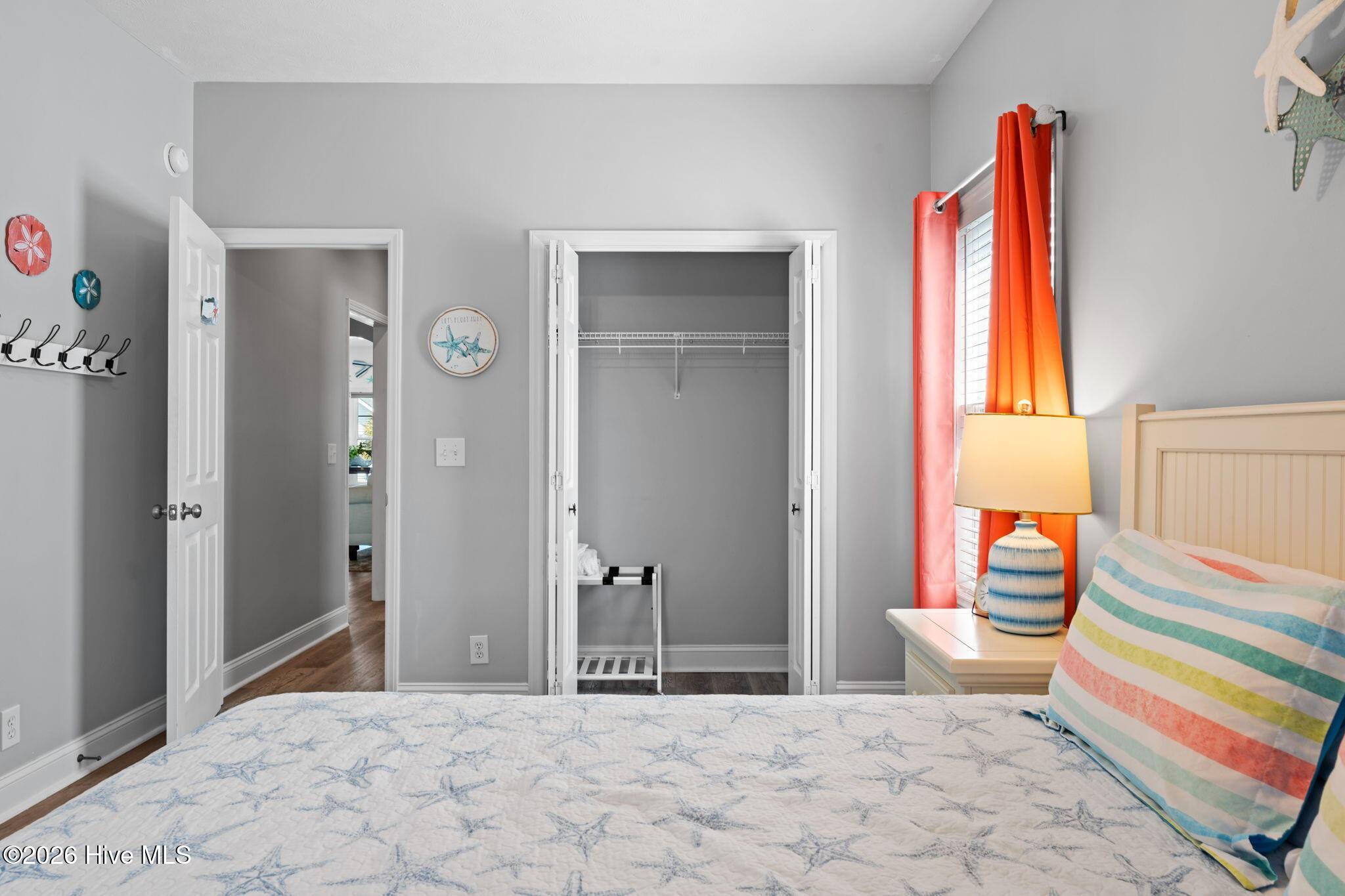 100563931 | Photo 43